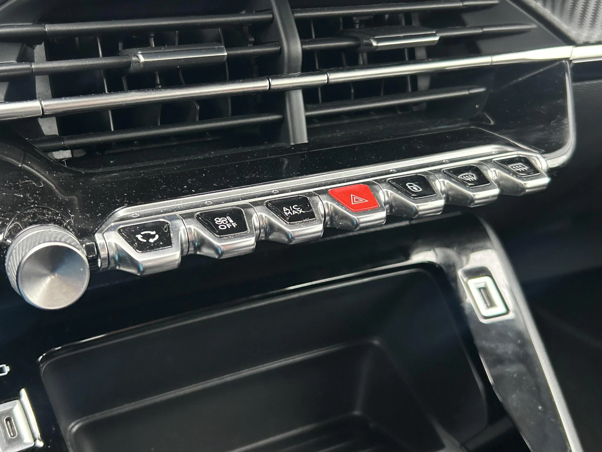 Peugeot-208-image-17