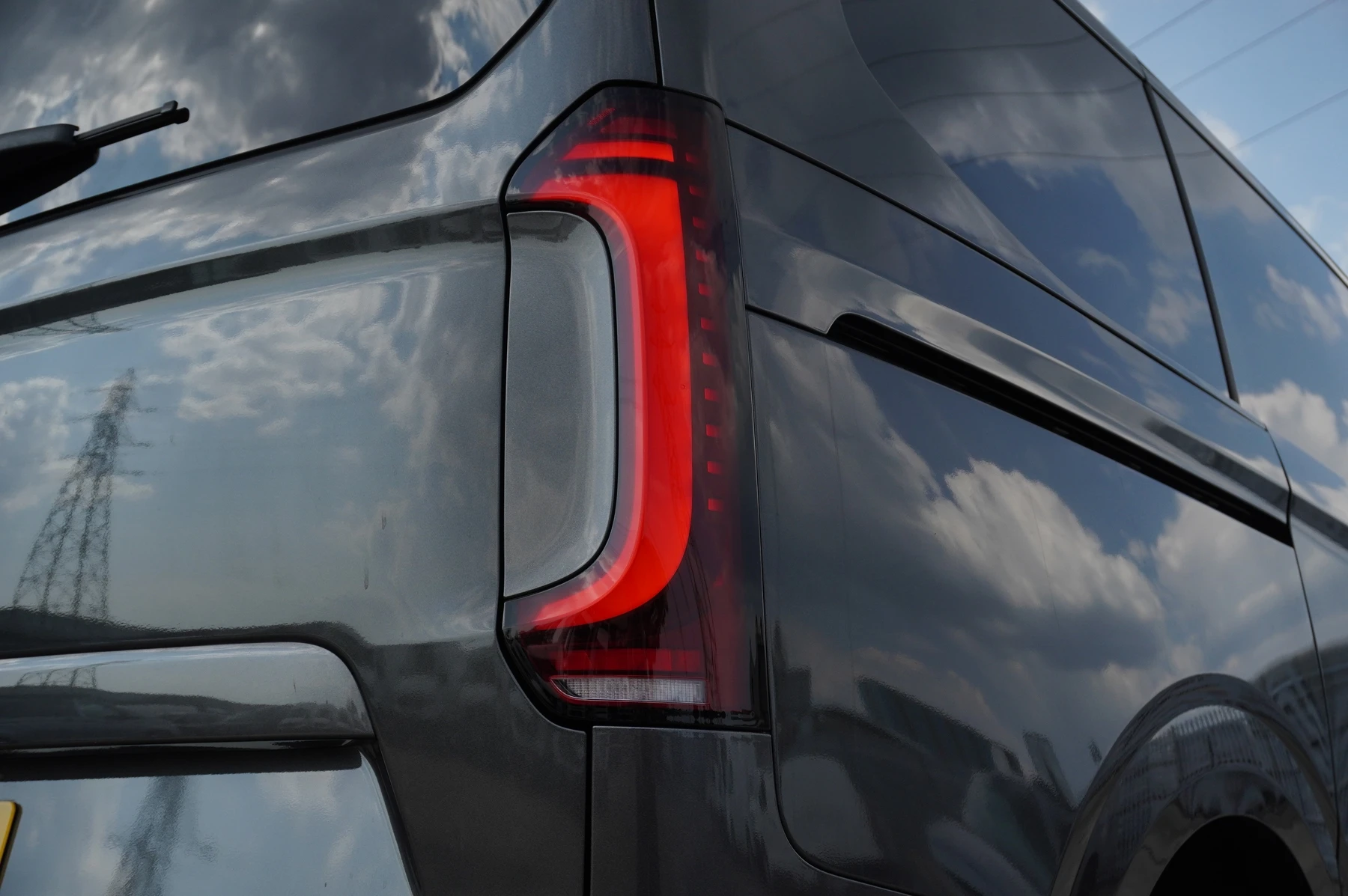 Volkswagen-Transporter-image-54