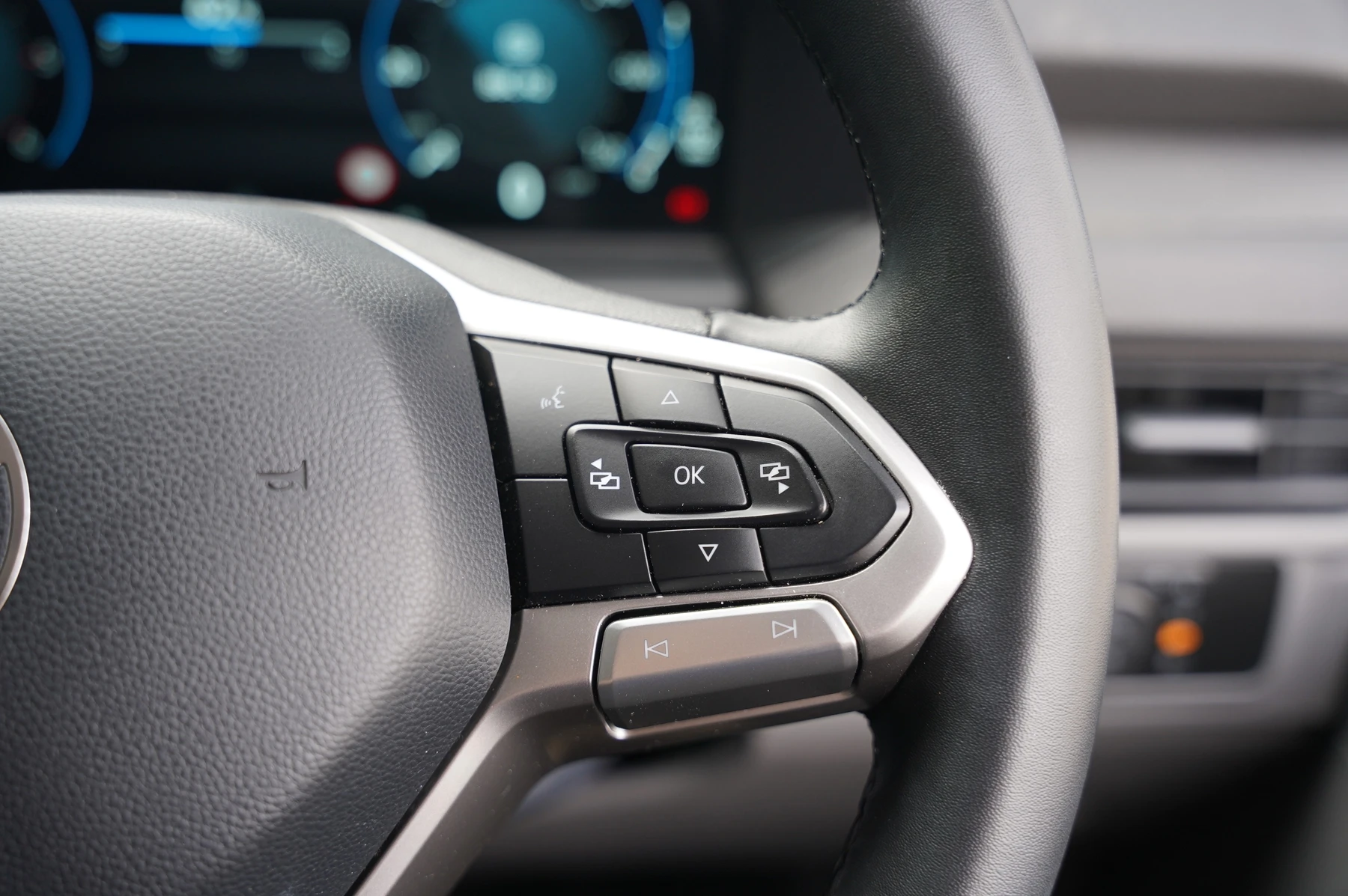 Volkswagen-Transporter-image-17