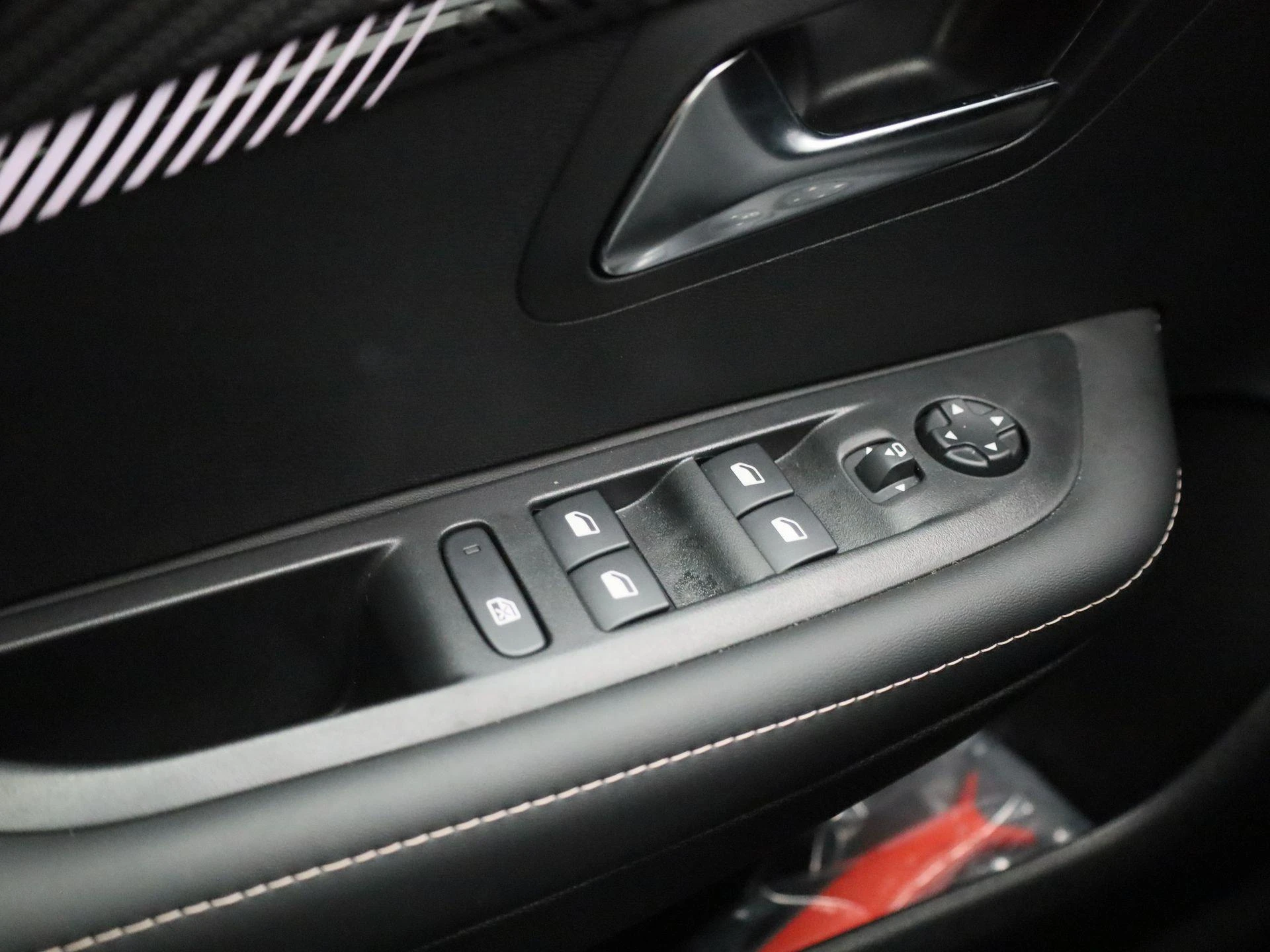 Peugeot 208 - 23