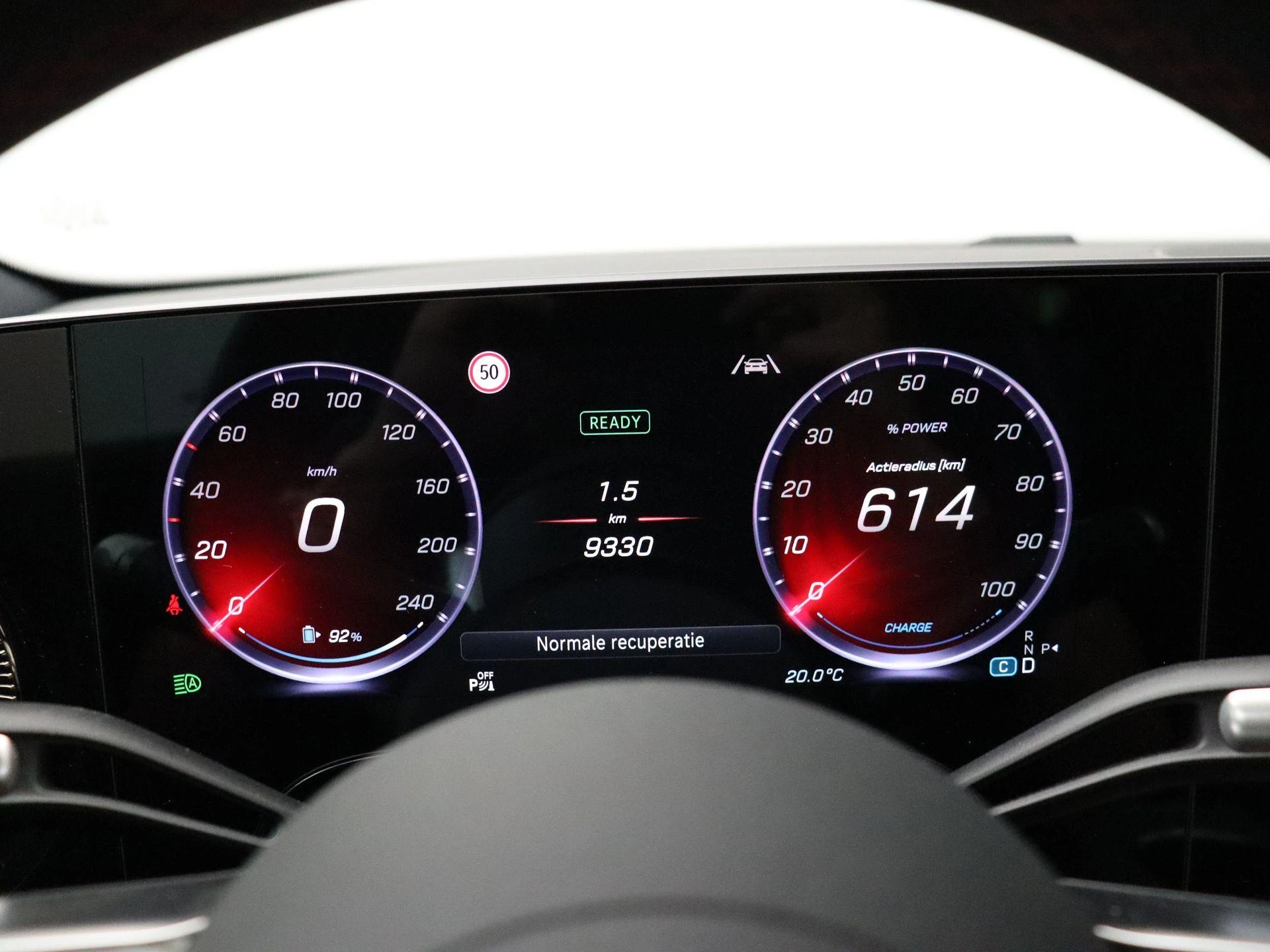 Mercedes-Benz-CLA-image-13