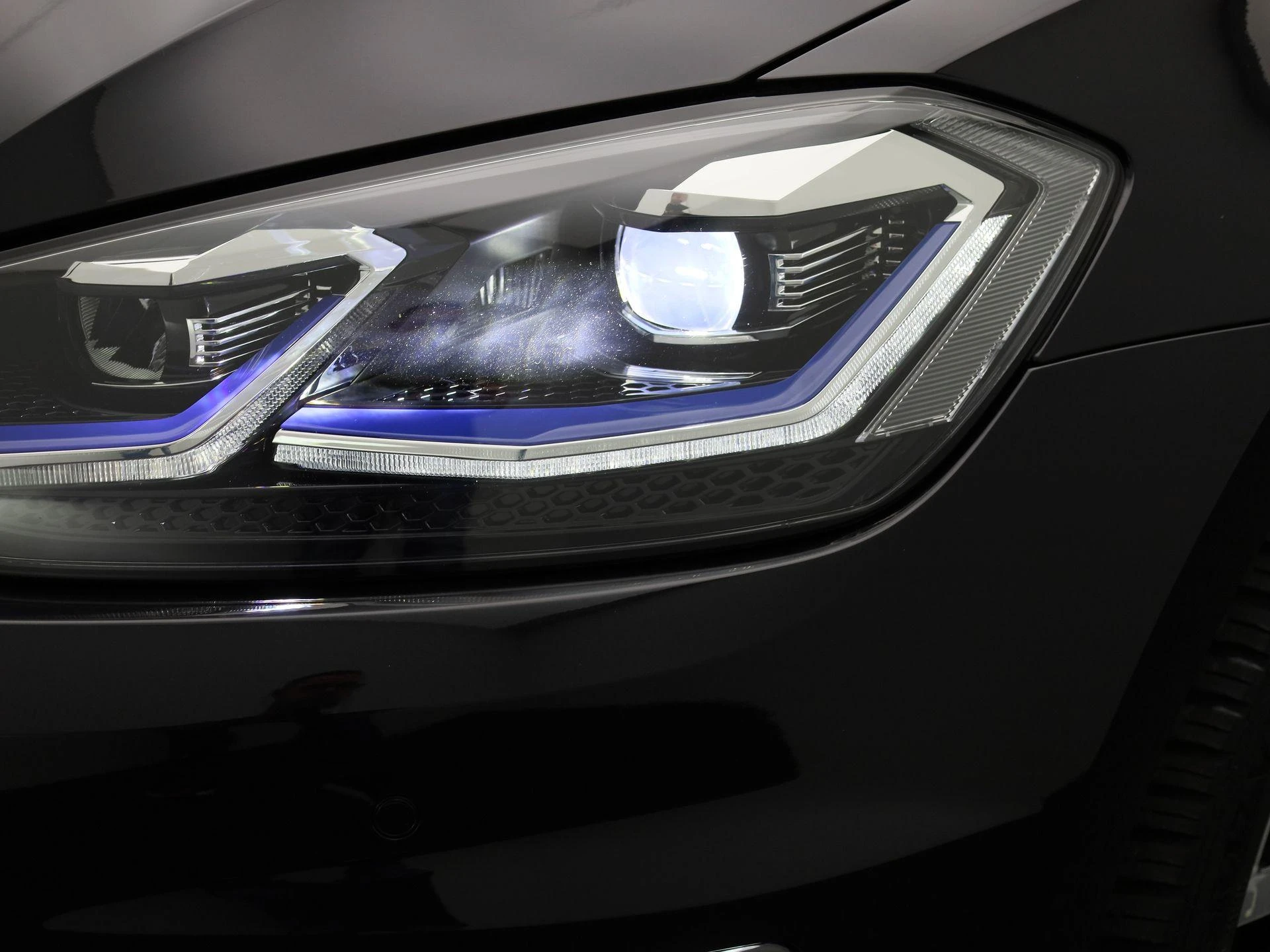 Volkswagen-e-Golf-image-13