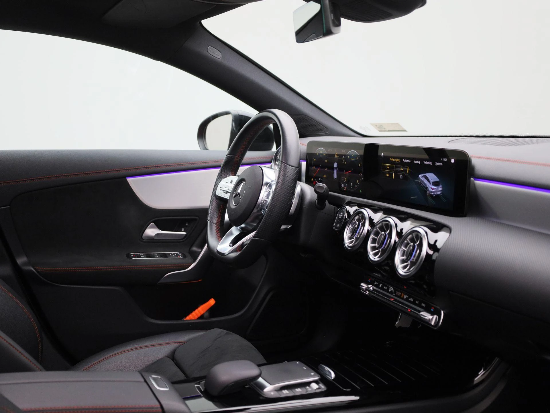Mercedes-Benz-CLA-image-32