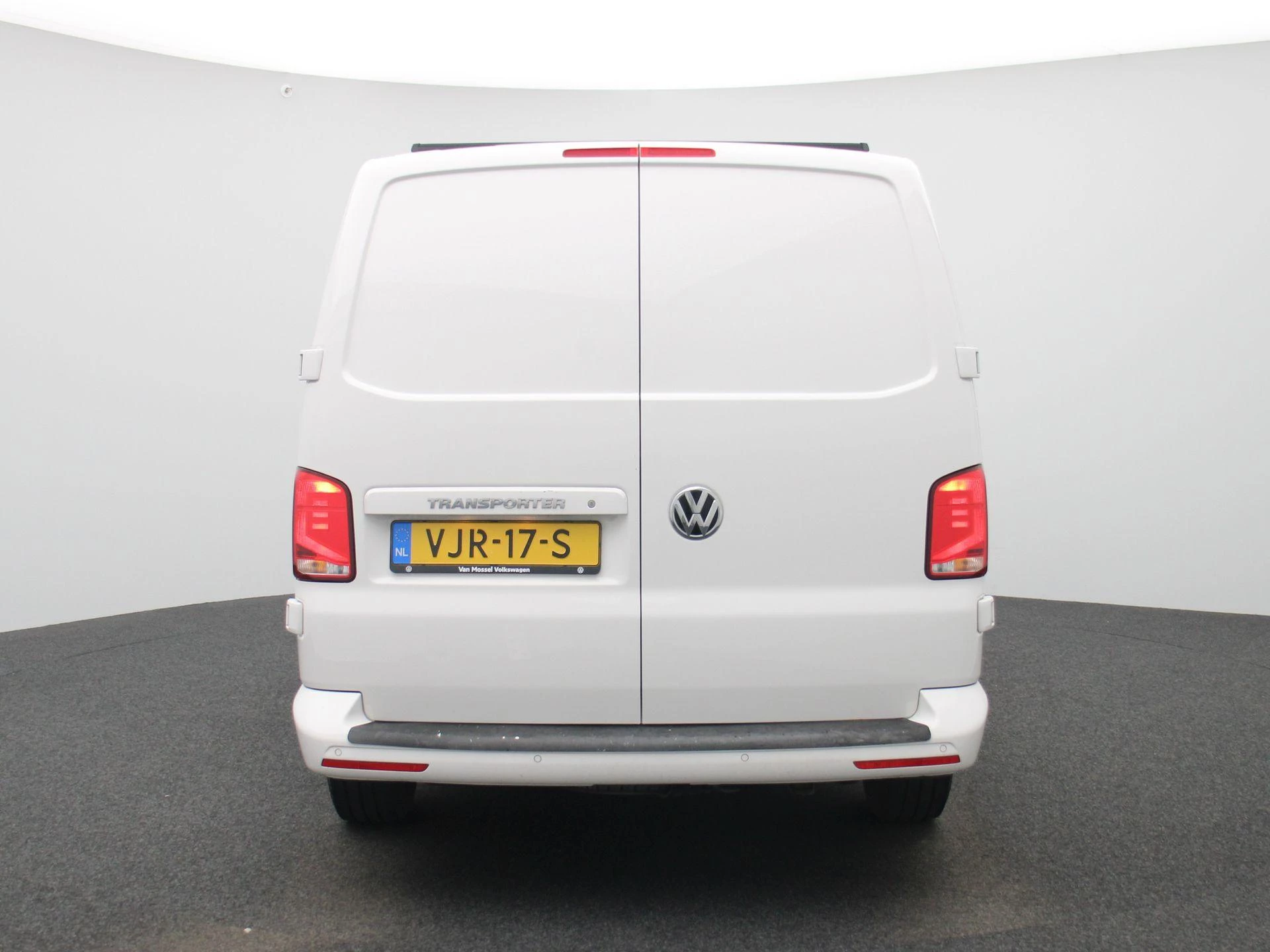 Volkswagen-Transporter-image-4