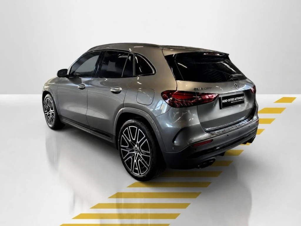 Mercedes-Benz-GLA 200-image-12