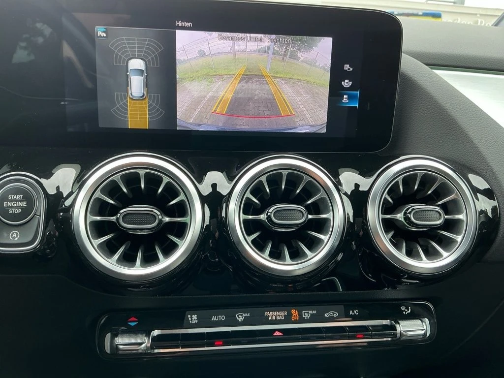 Mercedes-Benz-GLA 250-image-16