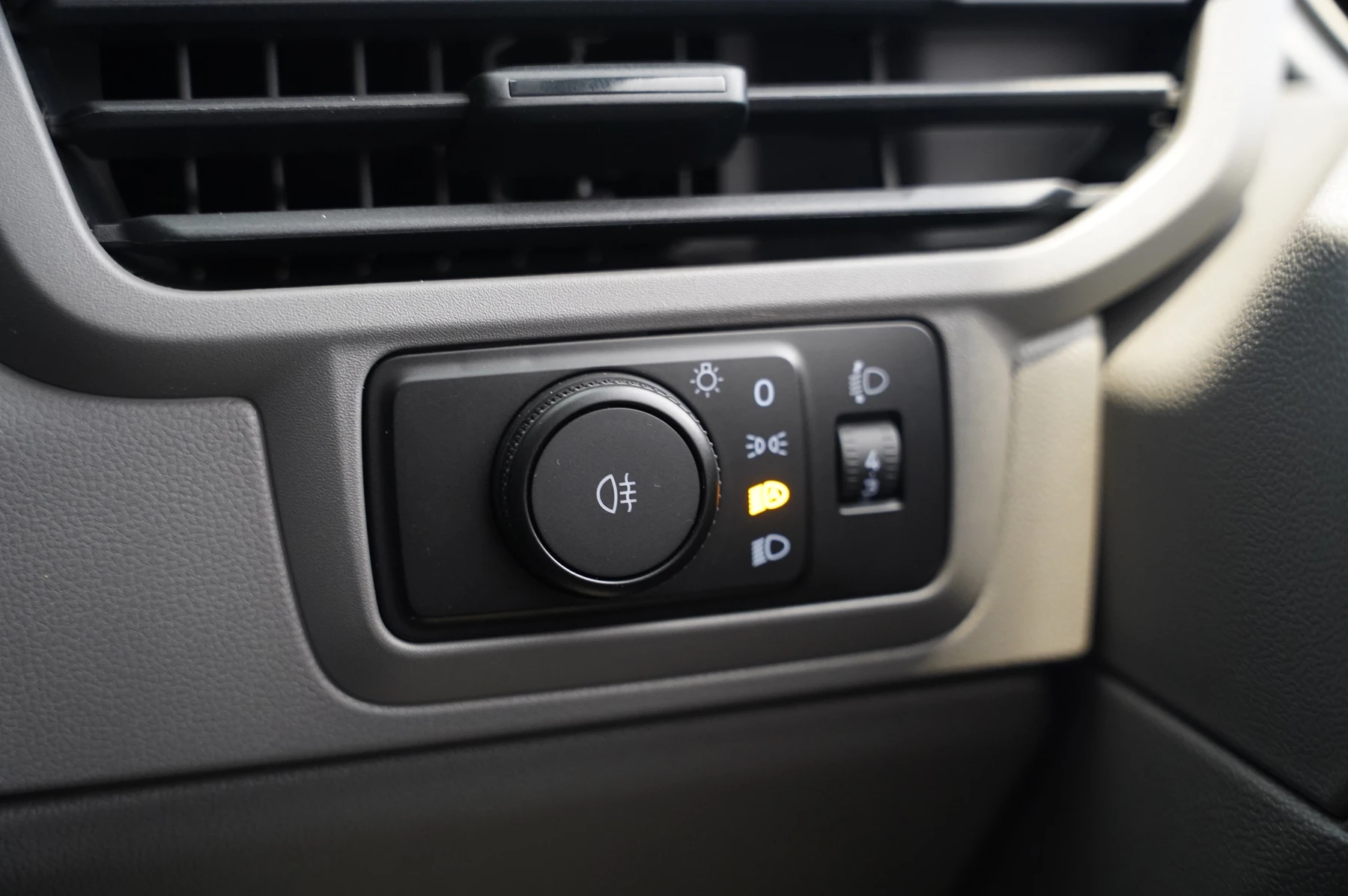 Volkswagen-Transporter-image-17