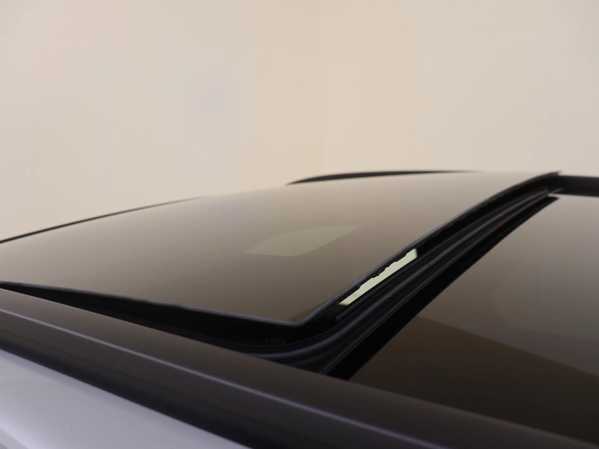 Mercedes-Benz-GLC-image-28