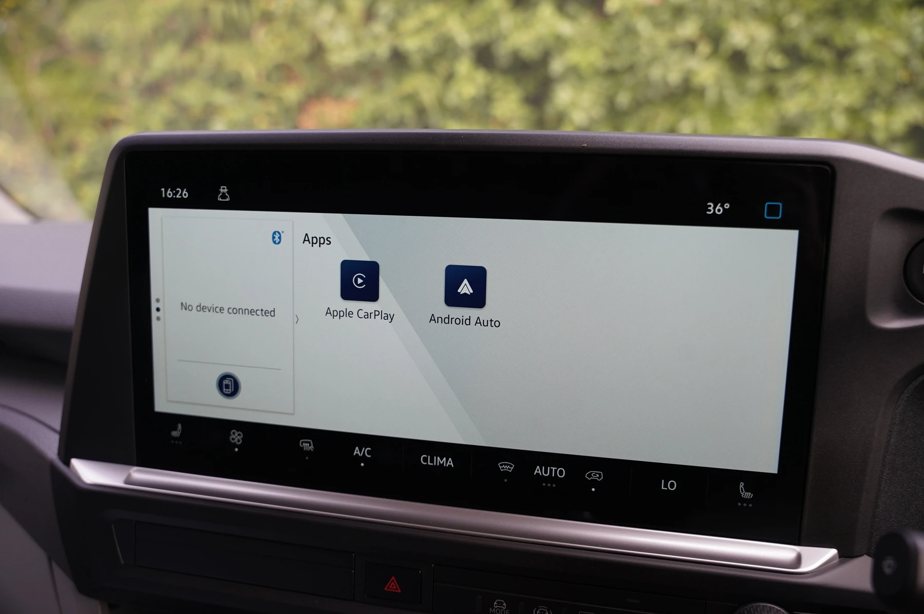 Volkswagen-Transporter-image-19