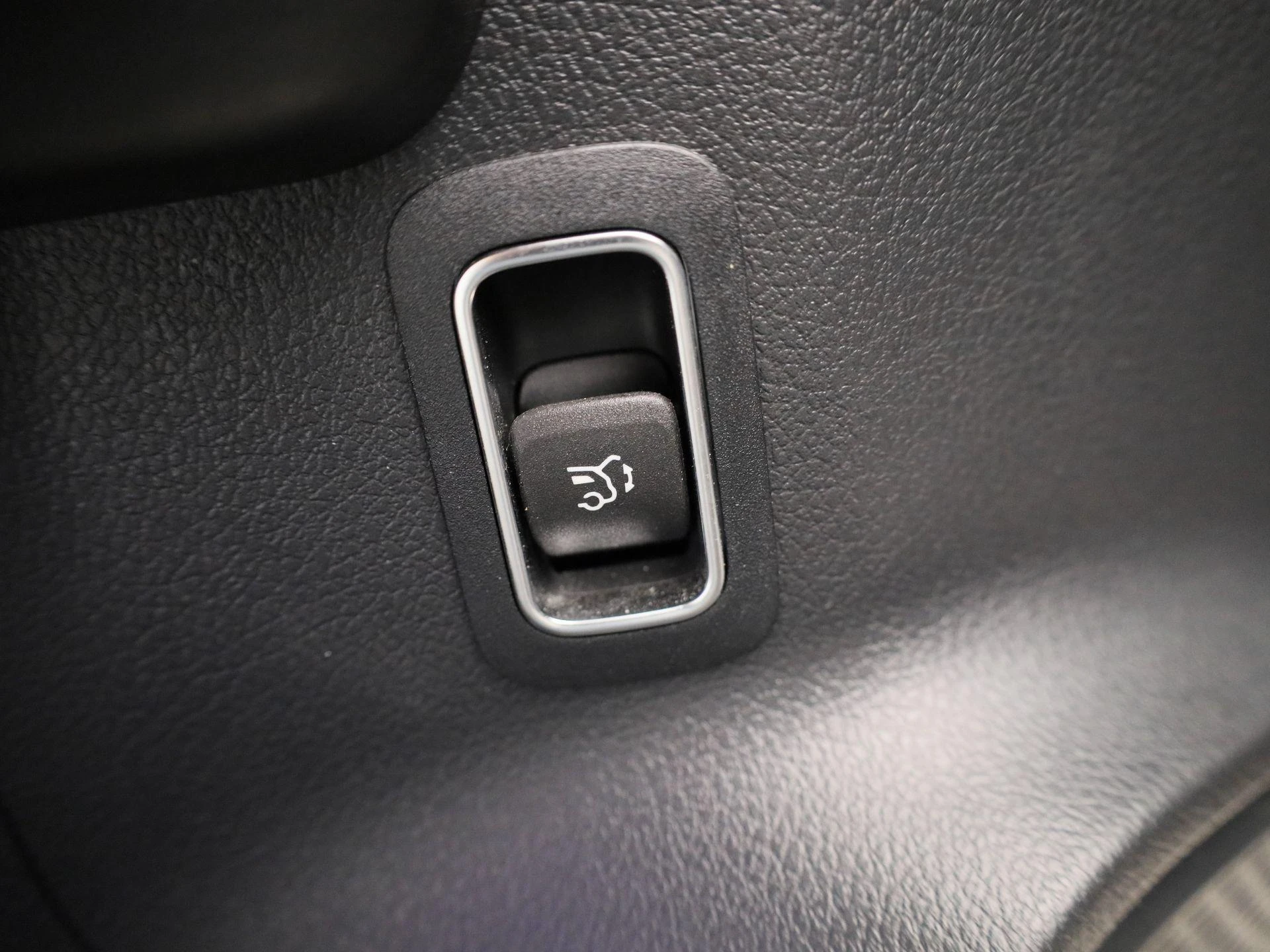 Mercedes-Benz-EQA-image-32