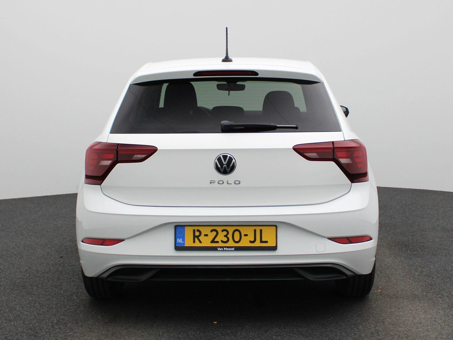 Volkswagen-Polo-image-4
