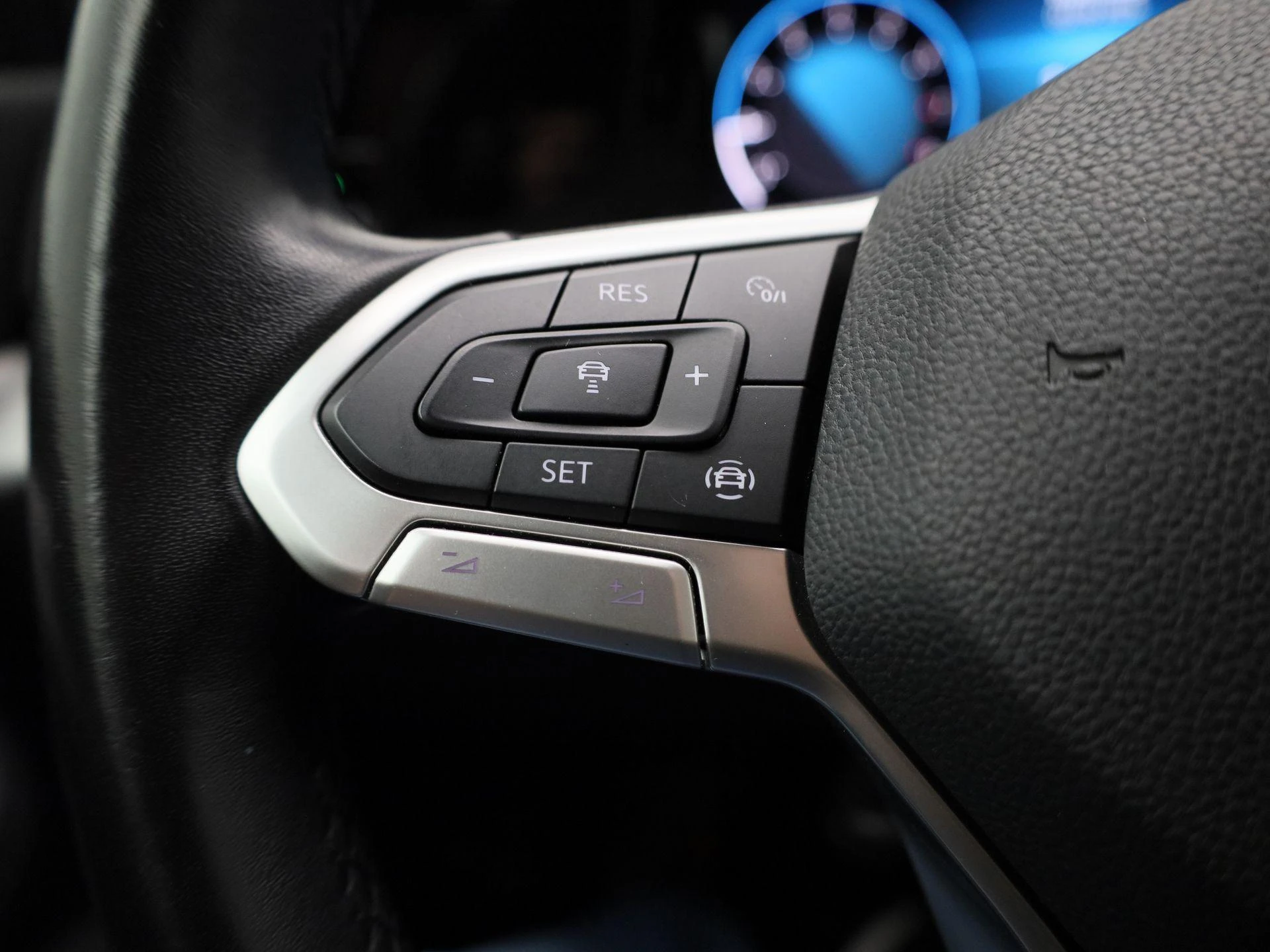 Volkswagen-Golf-image-17