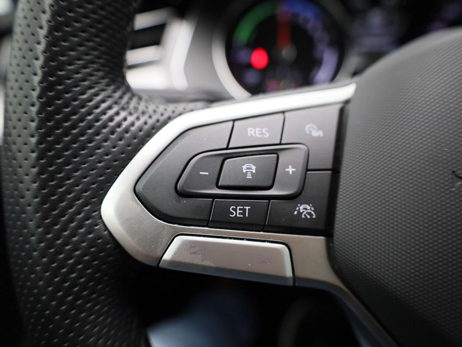Volkswagen-Passat-image-22