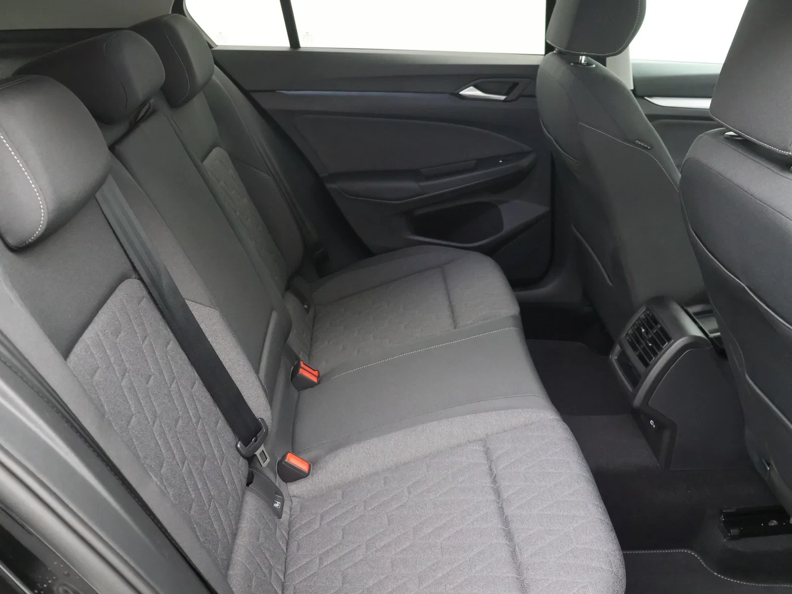 Volkswagen Golf VIII Golf Life Business 1.5eTSI 116PK *AUTOMAAT*TREKHAAK*DEMO*NAVI*ACC*PDC*CAMERA*...*