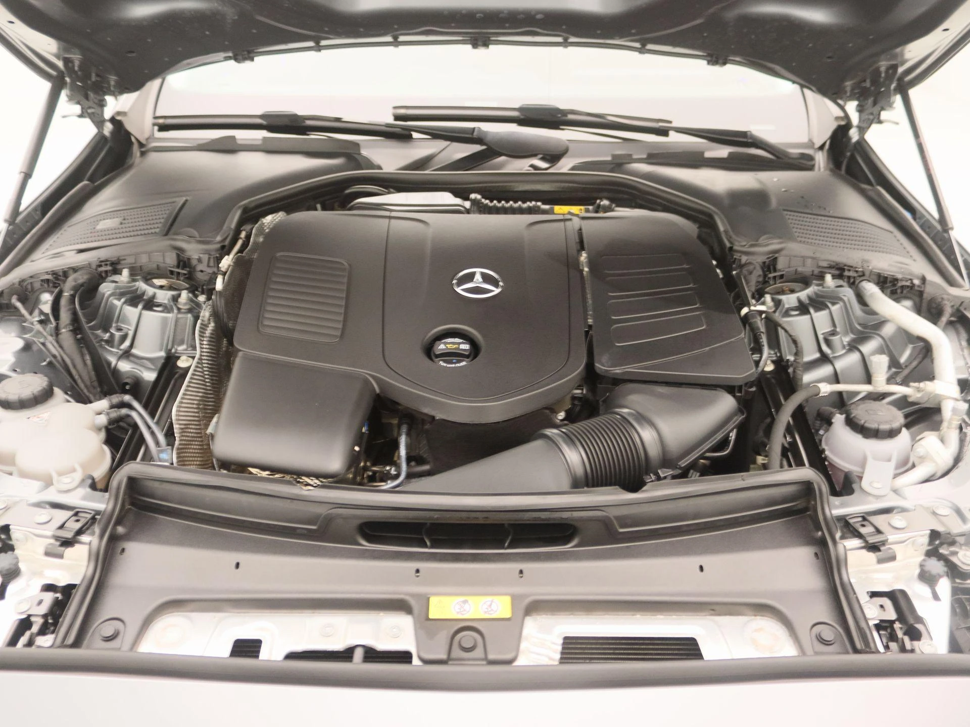 Mercedes-Benz-C-Klasse-image-24