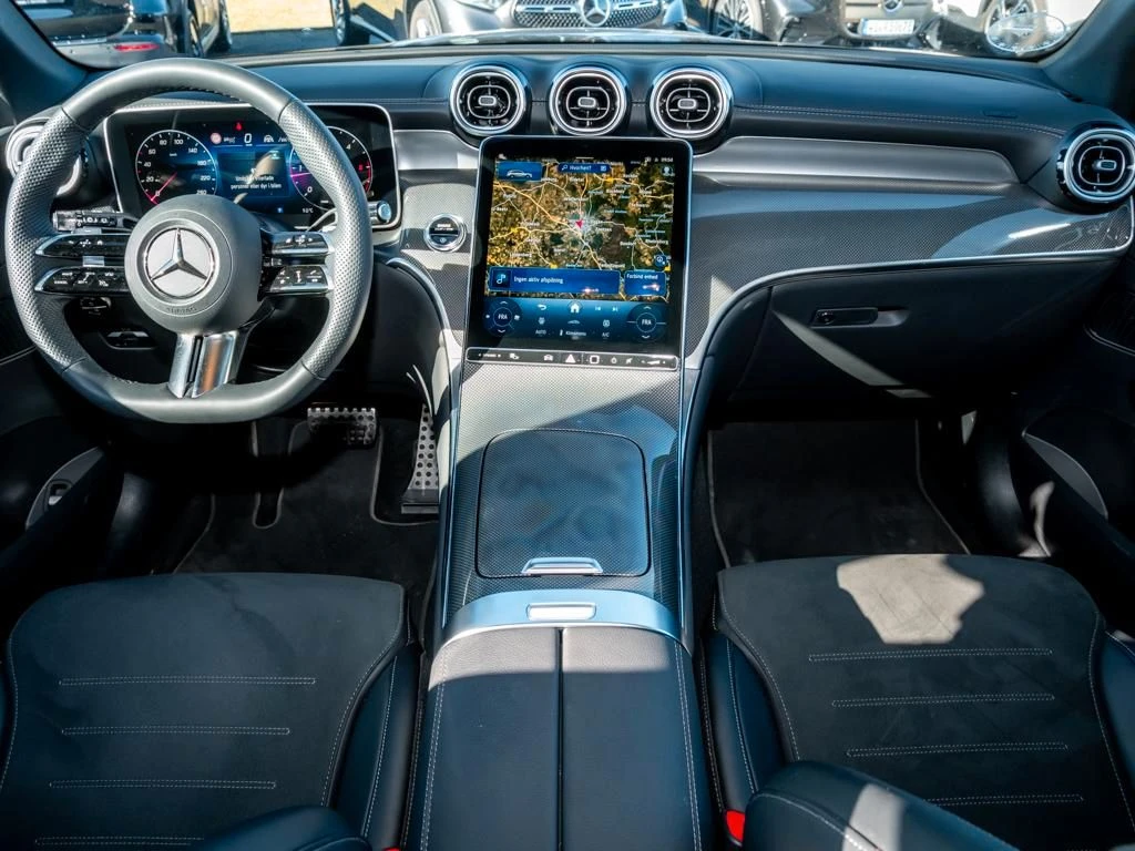 Mercedes-Benz-GLC 300 d-image-13