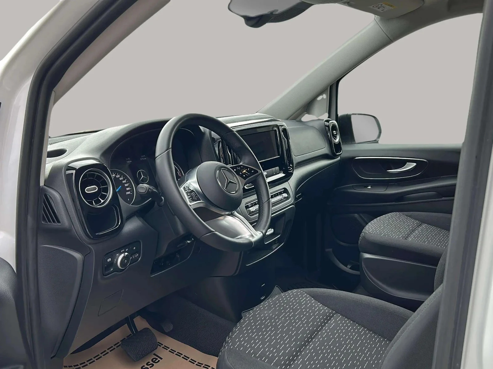 Mercedes-Benz-eVito-image-7
