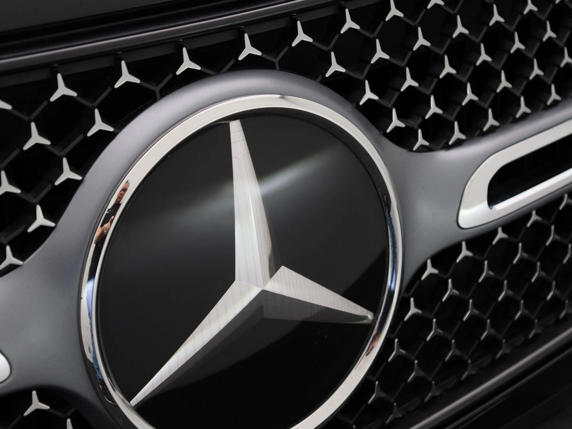Mercedes-Benz-GLC-image-40
