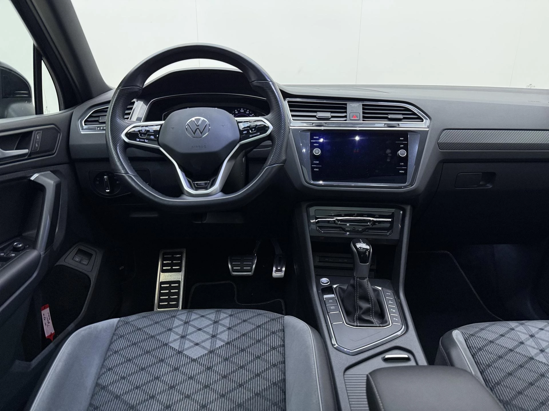 Volkswagen-Tiguan-image-14