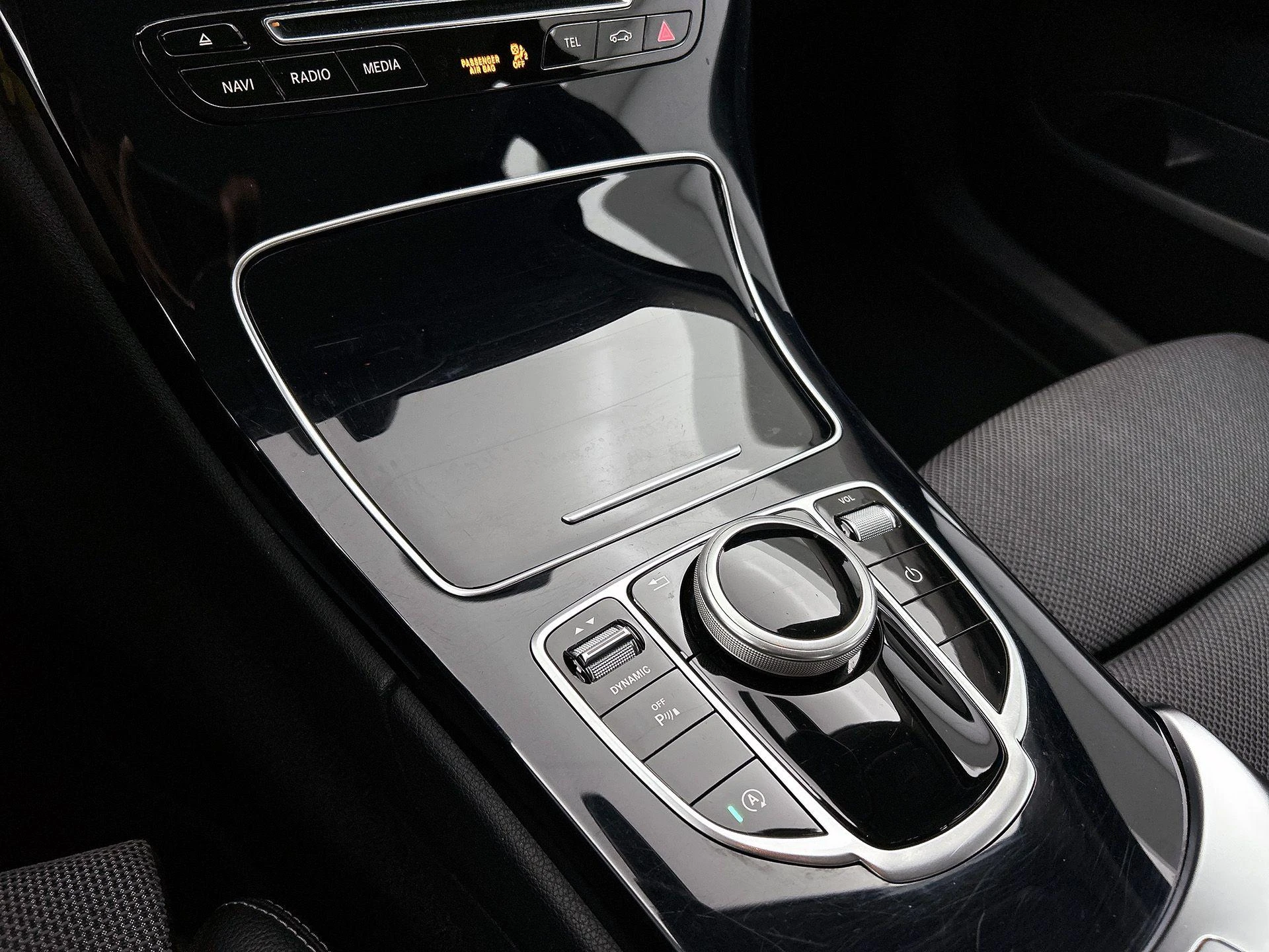 Mercedes-Benz-C-Klasse-image-9