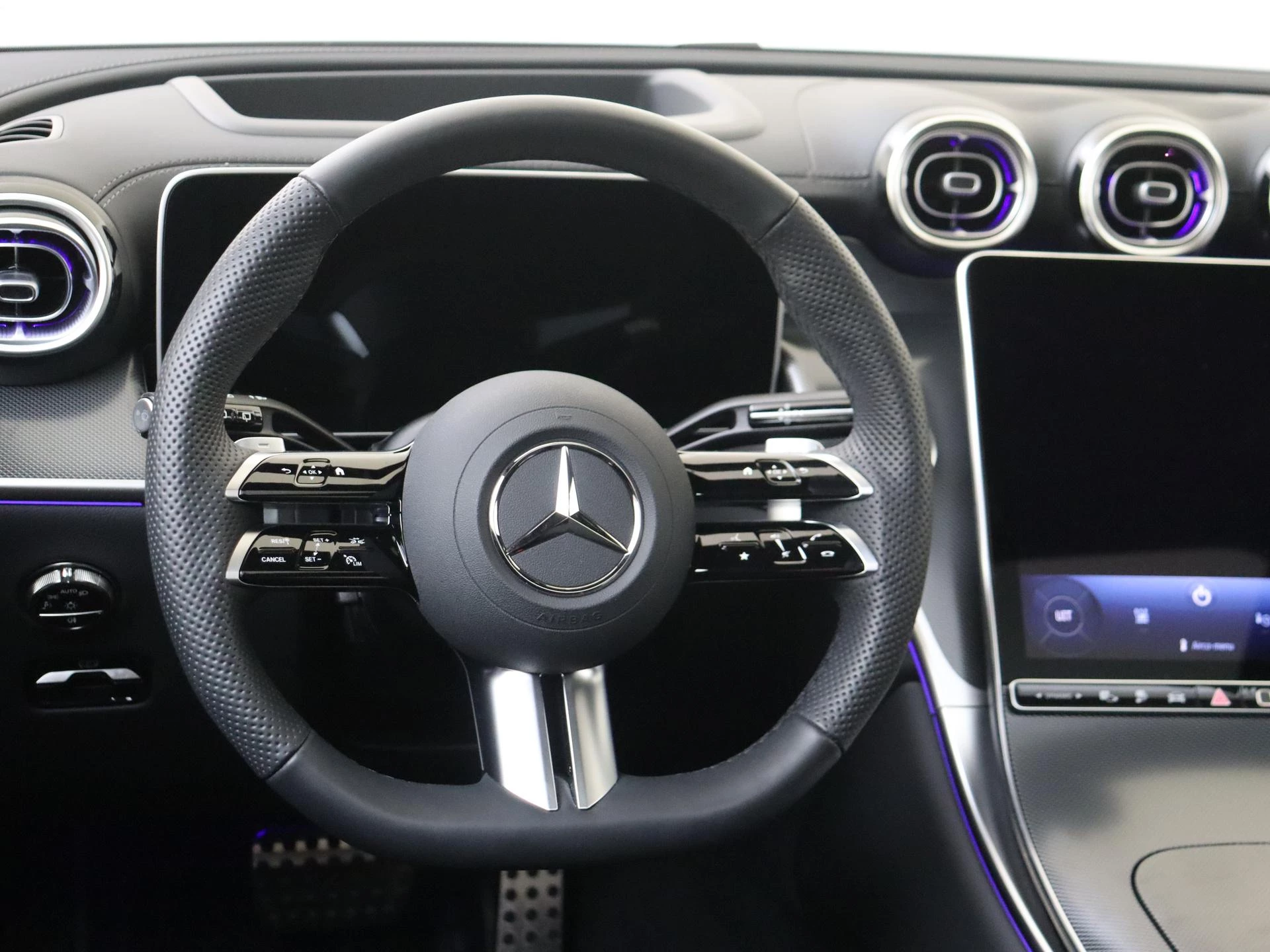 Mercedes-Benz-GLC-image-10