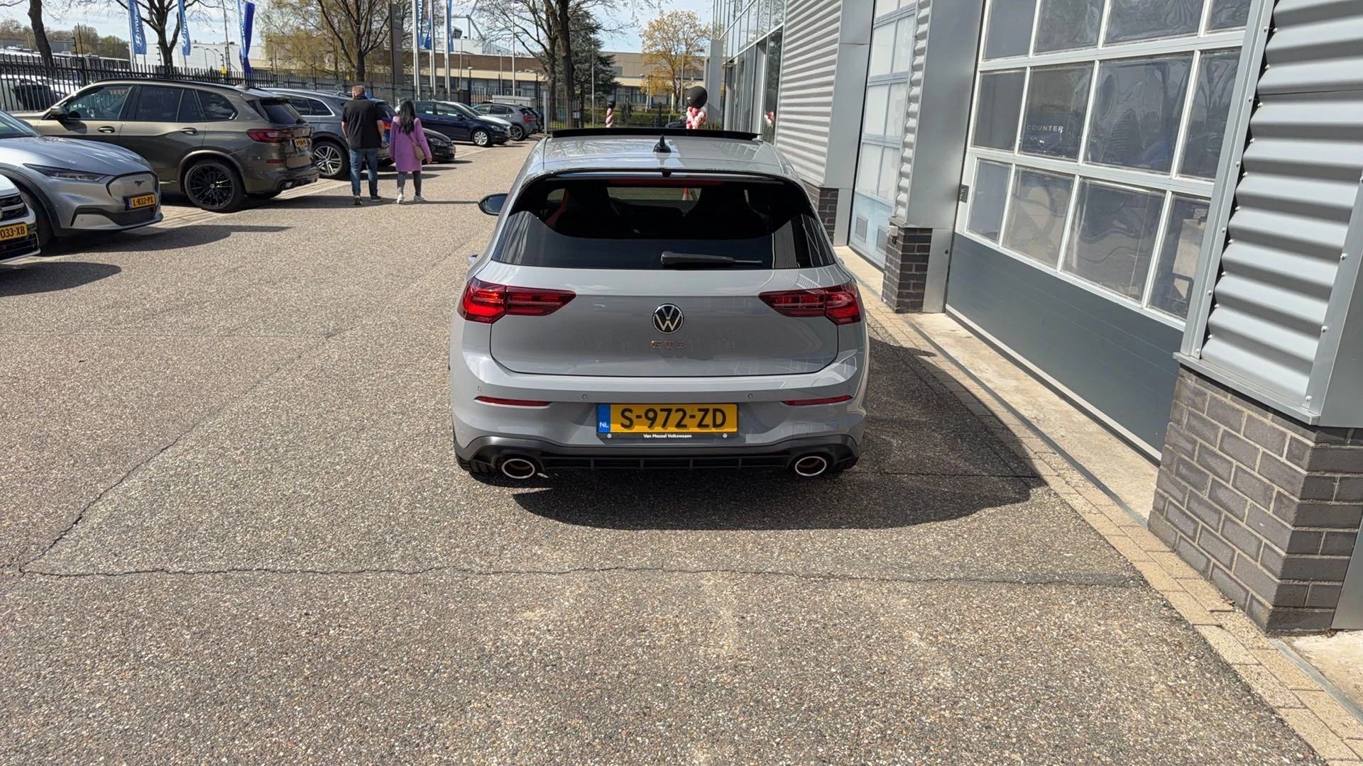 Volkswagen-Golf-image-2