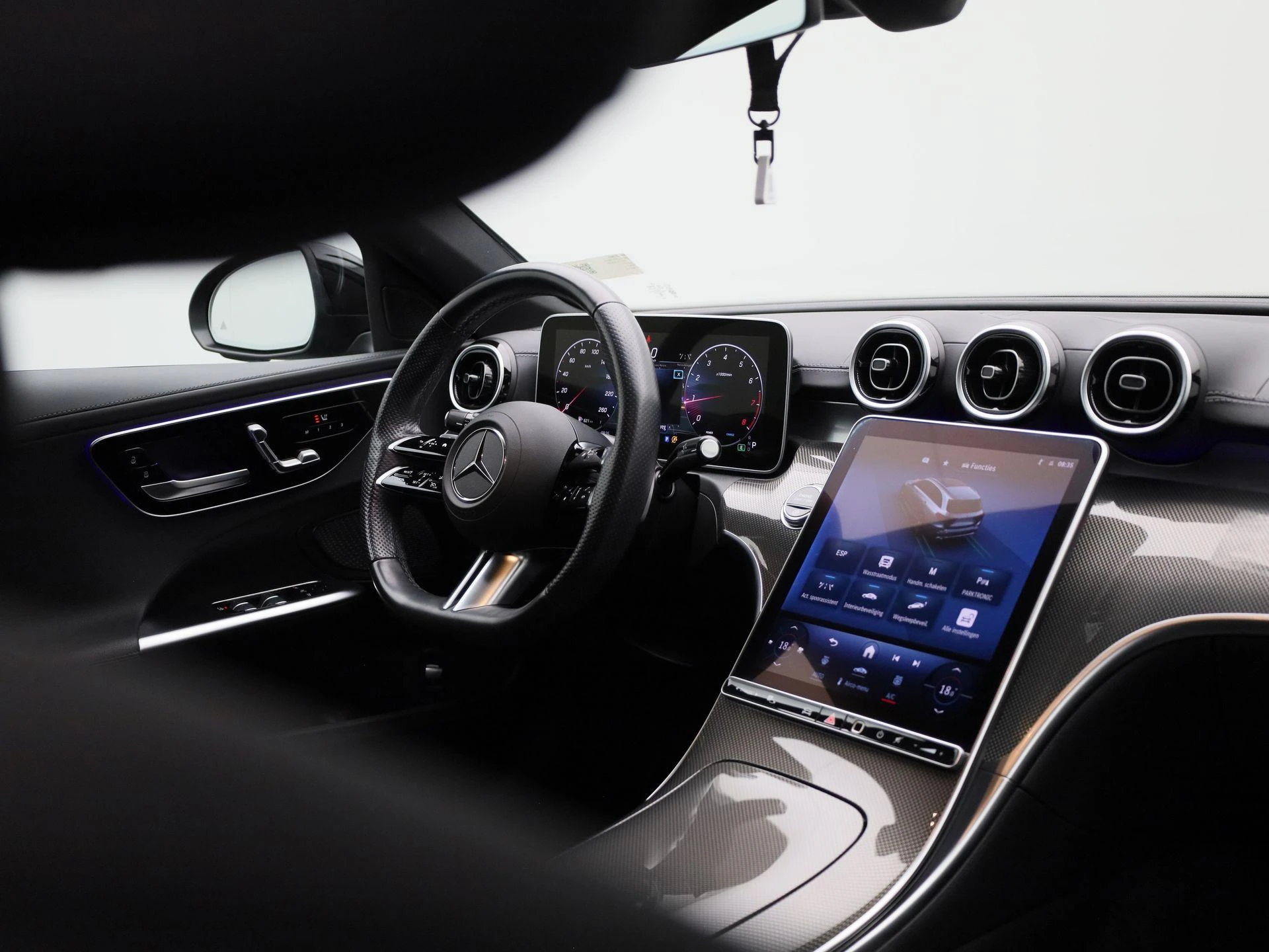 Mercedes-Benz-C-Klasse-image-35