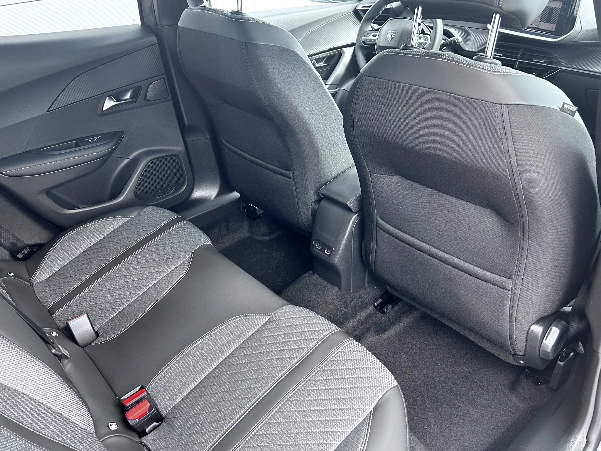 Peugeot-2008-image-10