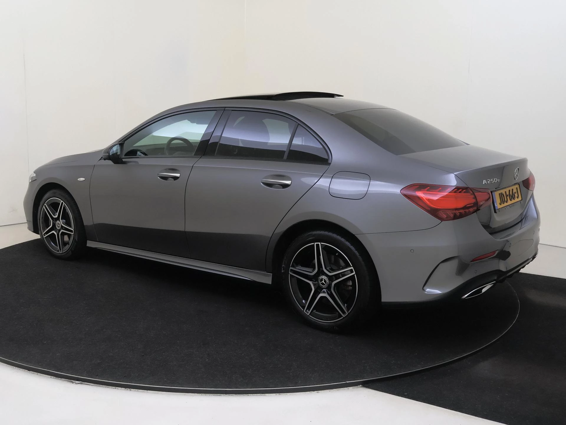 Mercedes-Benz A-Klasse 250 e Business Solution AMG