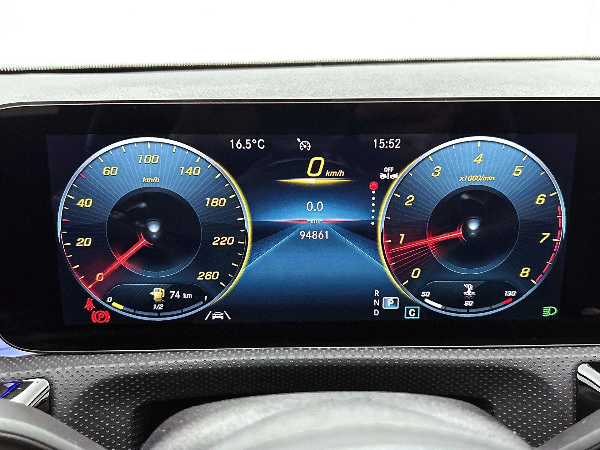 Mercedes-Benz-CLA-image-25