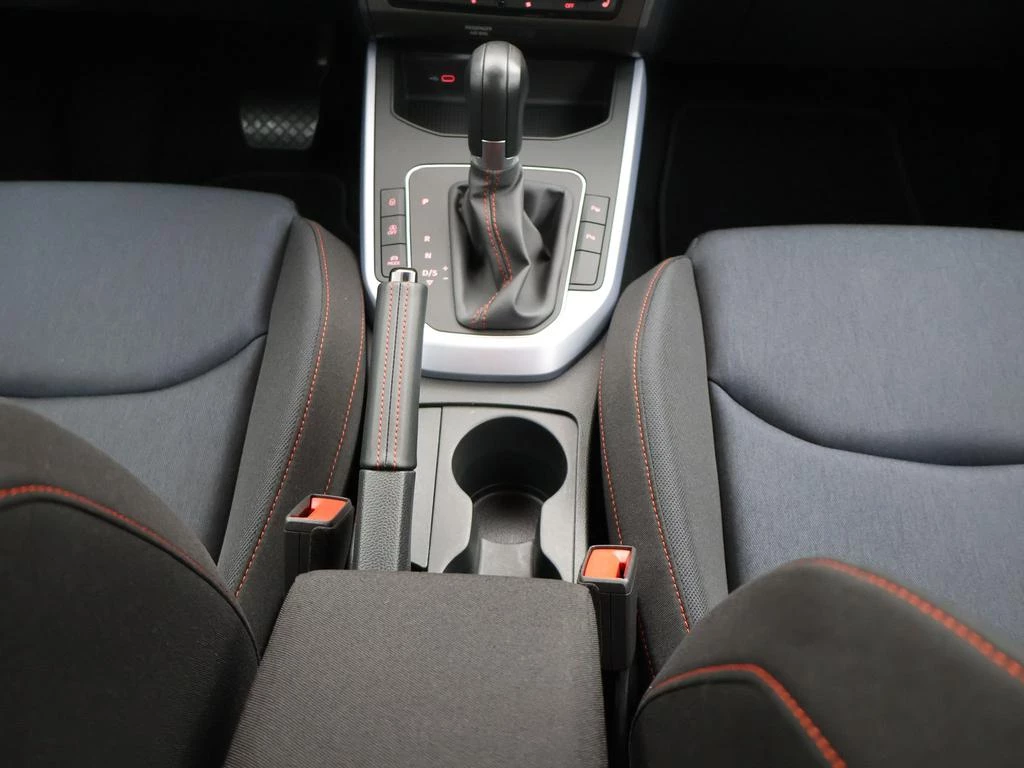 SEAT-Arona-image-15