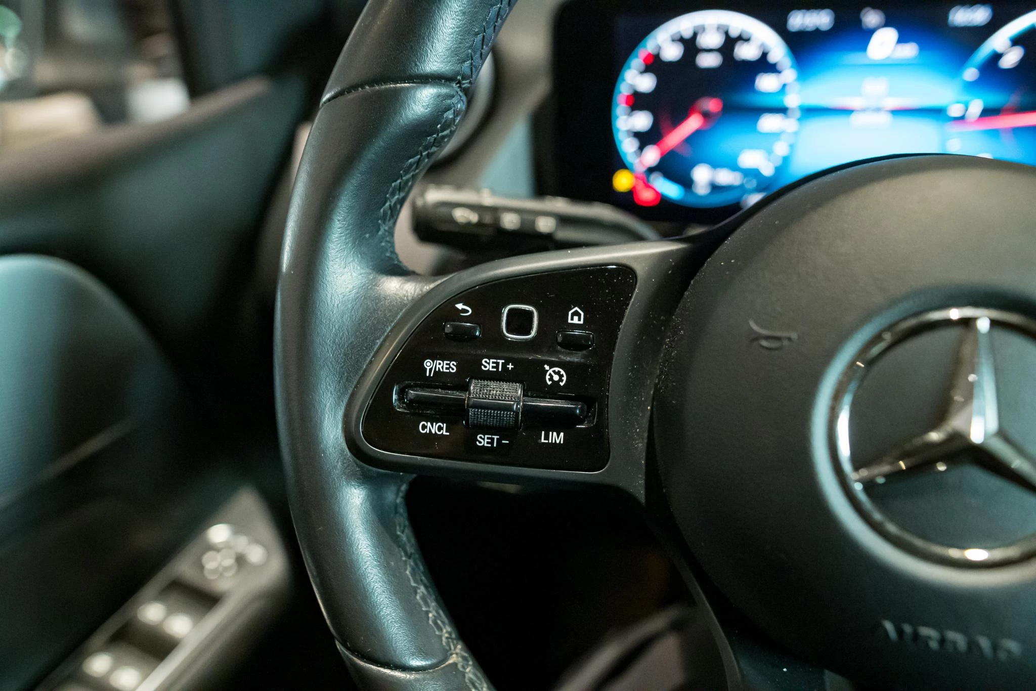 Mercedes-Benz-B-Klasse-image-22