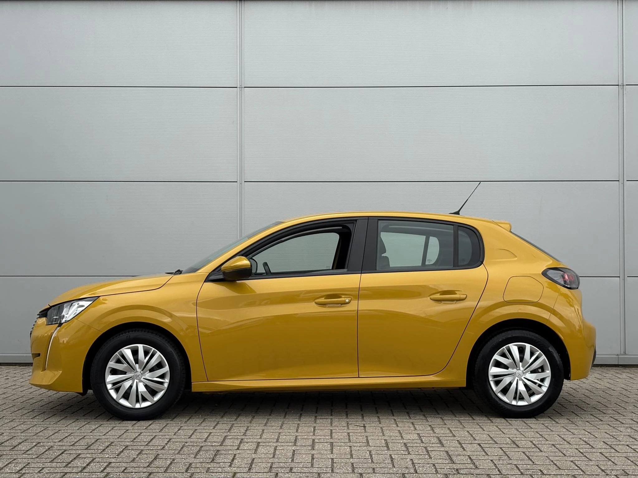 Peugeot-208-image-1