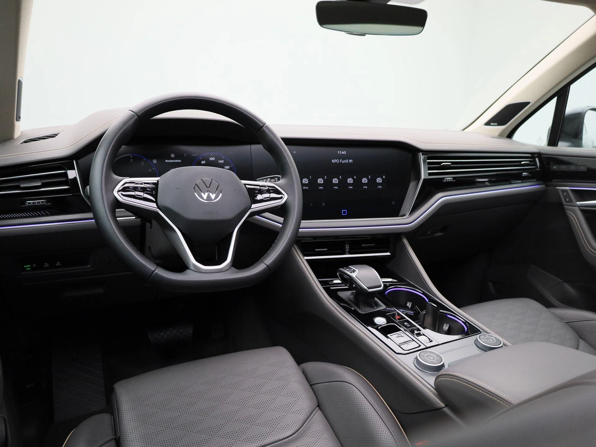 Volkswagen-Touareg-image-6