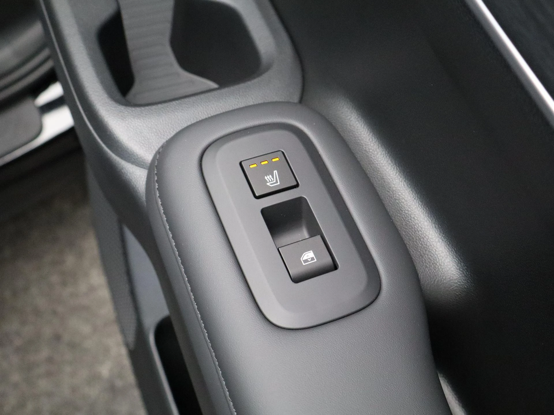 Hyundai-Santa Fe-image-35
