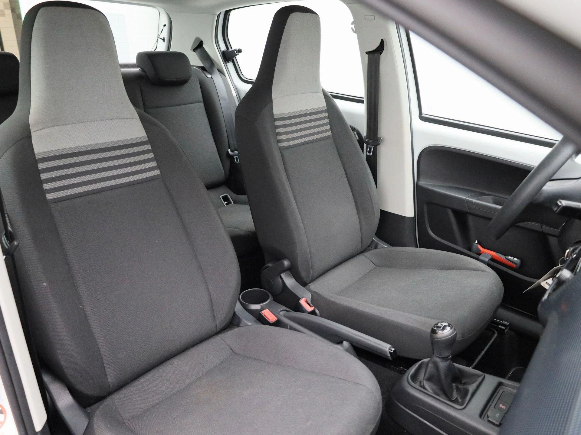 Volkswagen-up!-image-27
