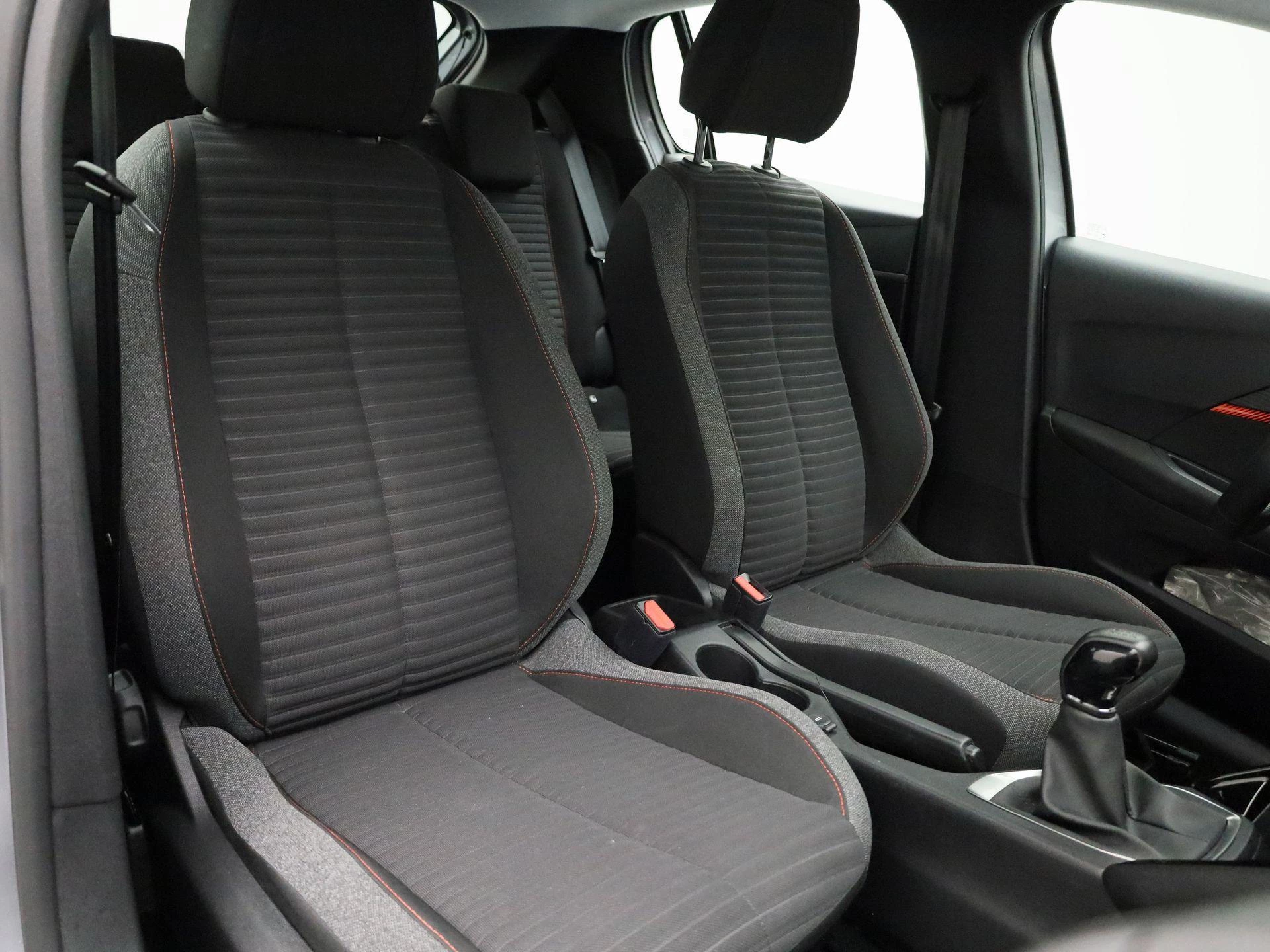 Peugeot-208-image-28