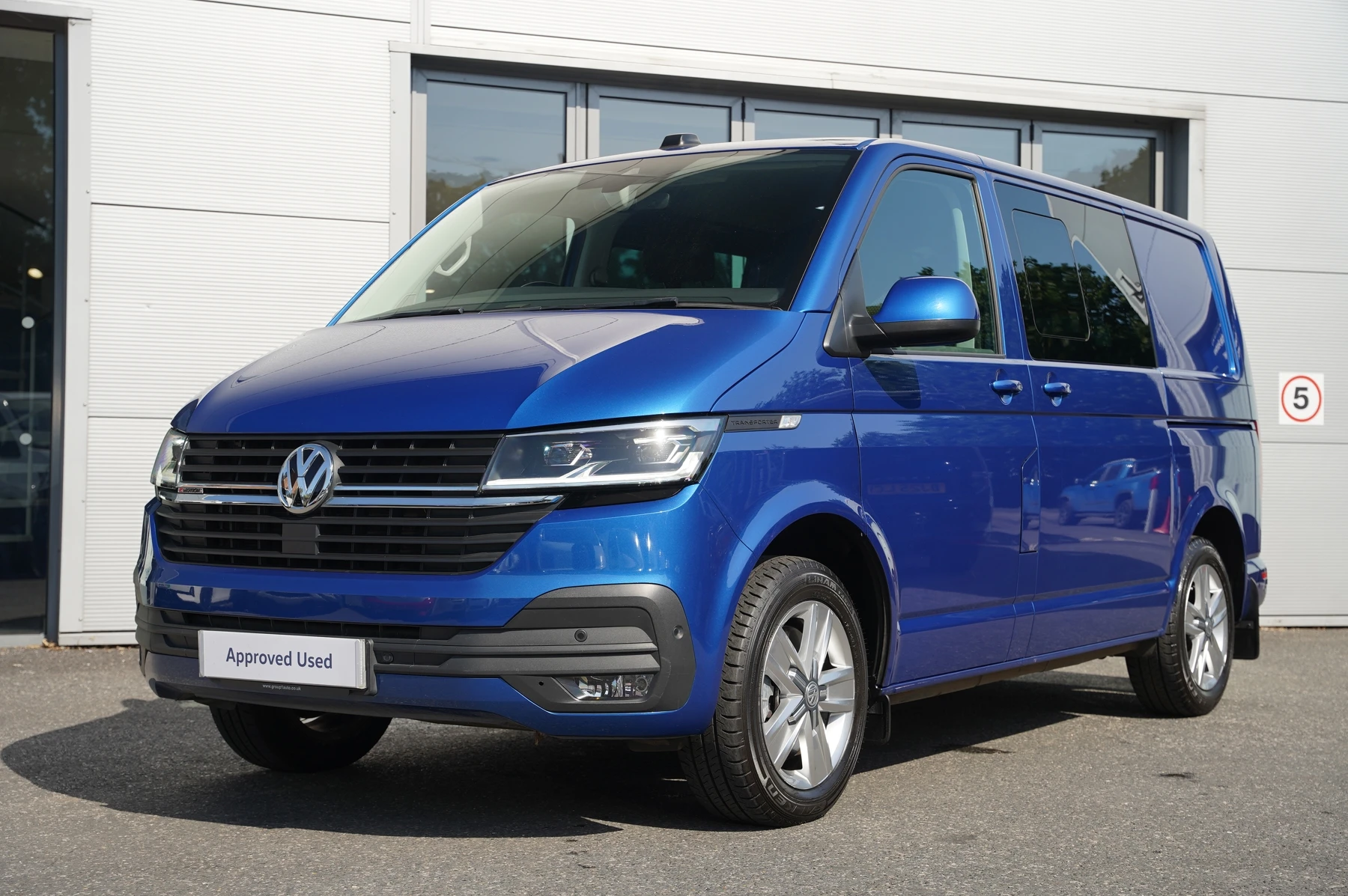 Volkswagen-Transporter-image-34