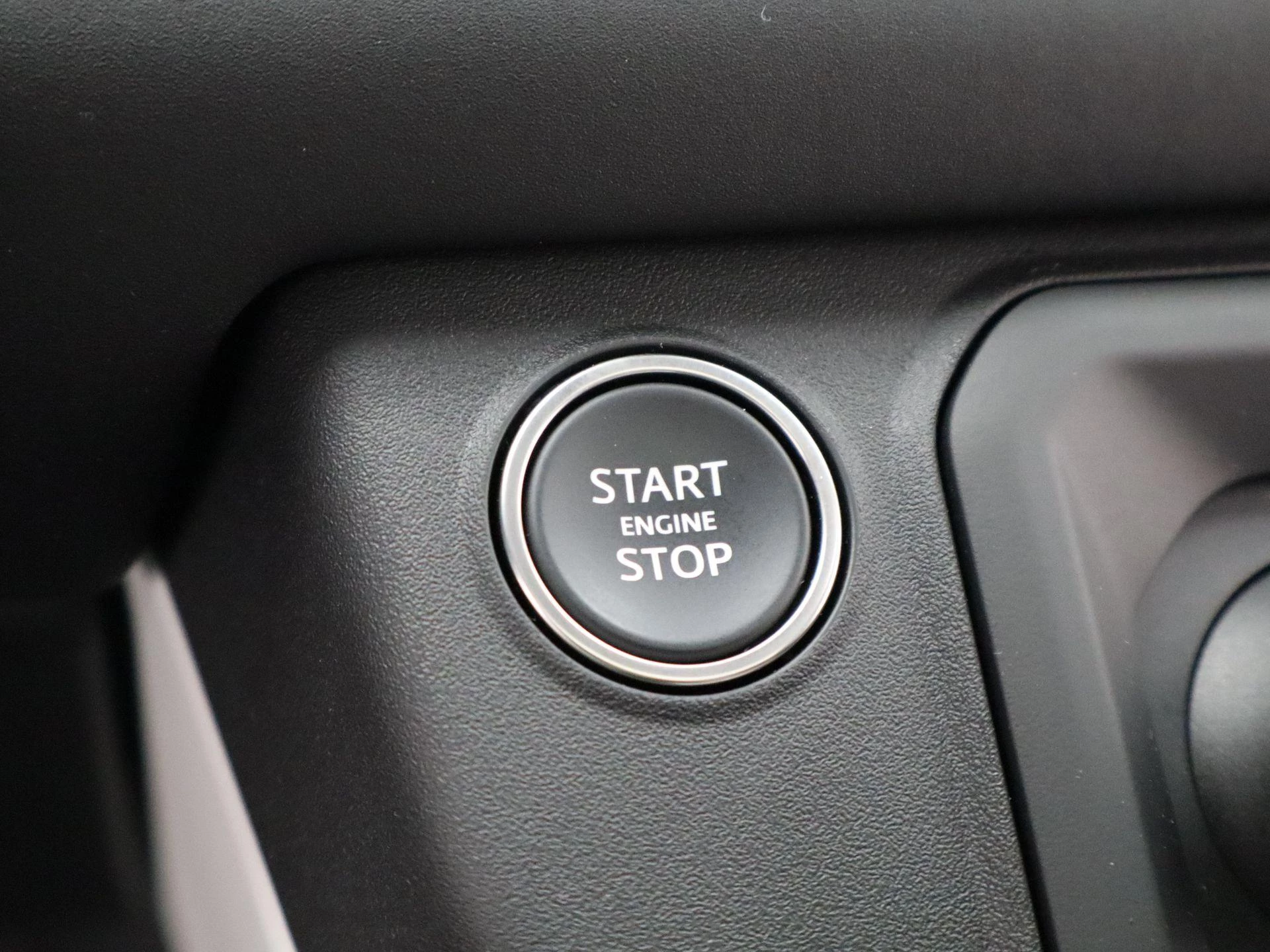Land Rover-Defender-image-19