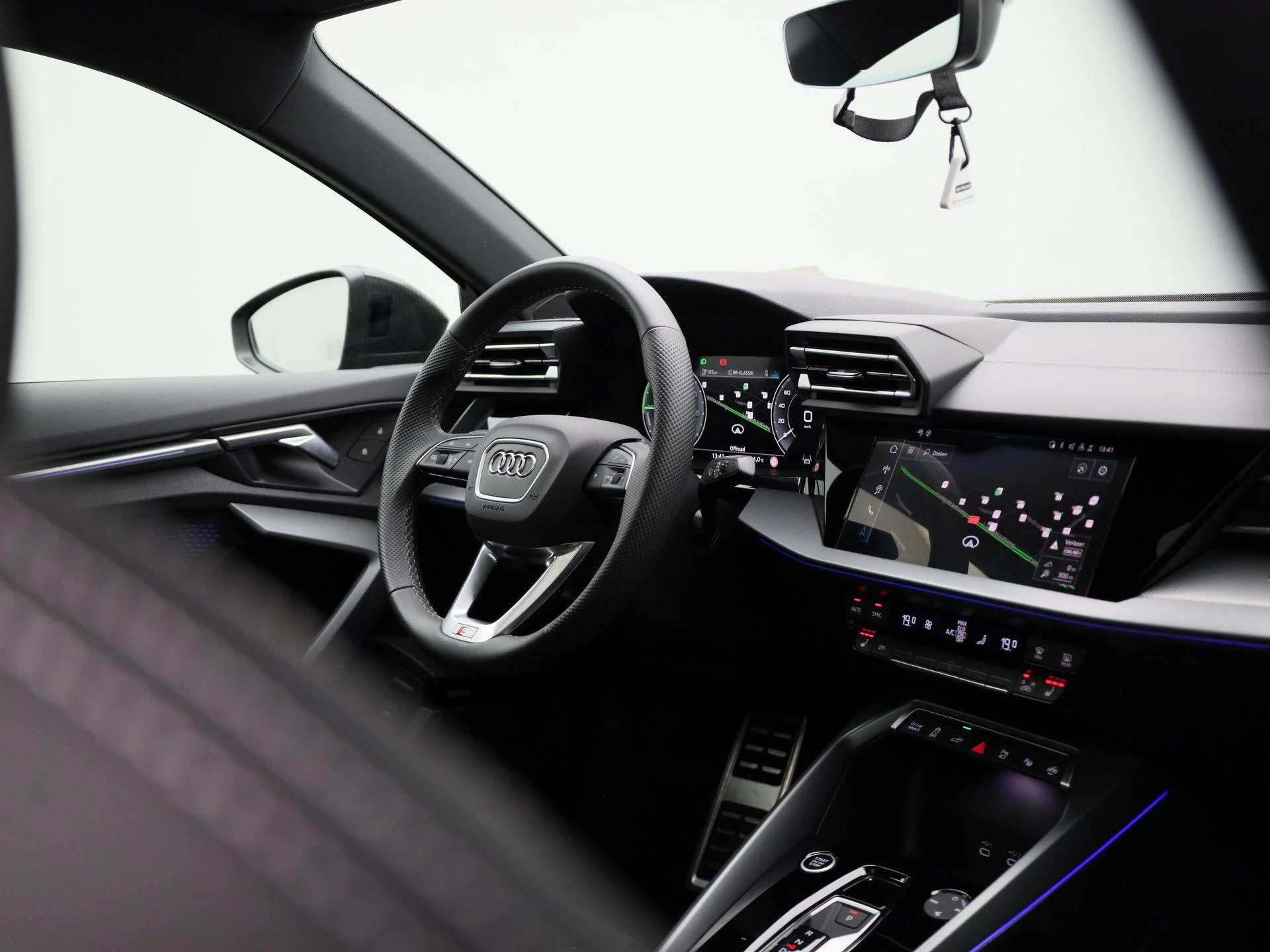 Audi A3 Sportback 45 TFSI e S edition Competition 272 PK