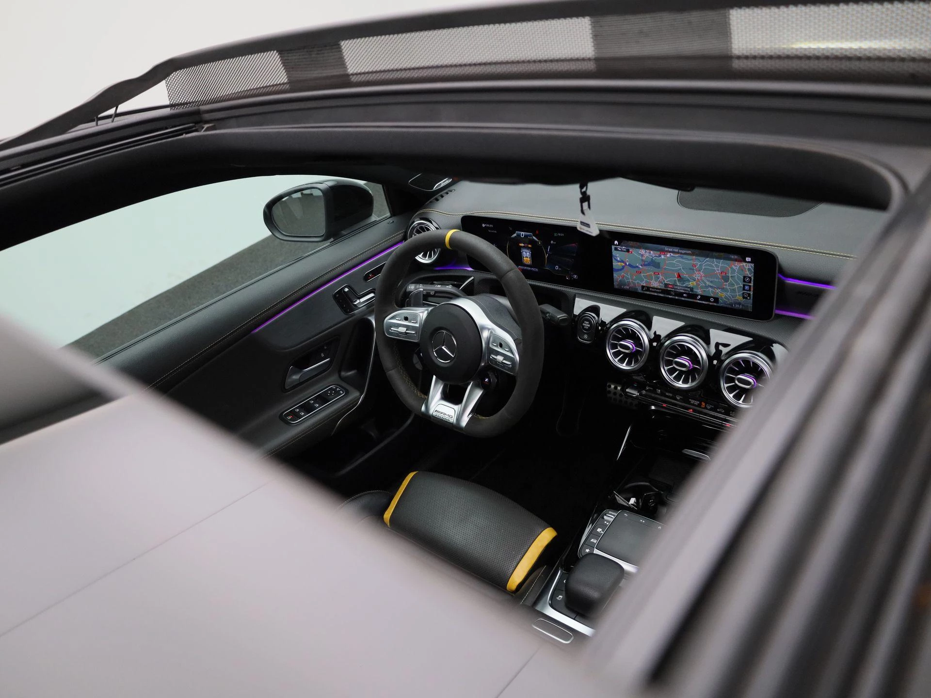 Mercedes-Benz A-Klasse AMG 45 S 4MATIC+ Edition 1