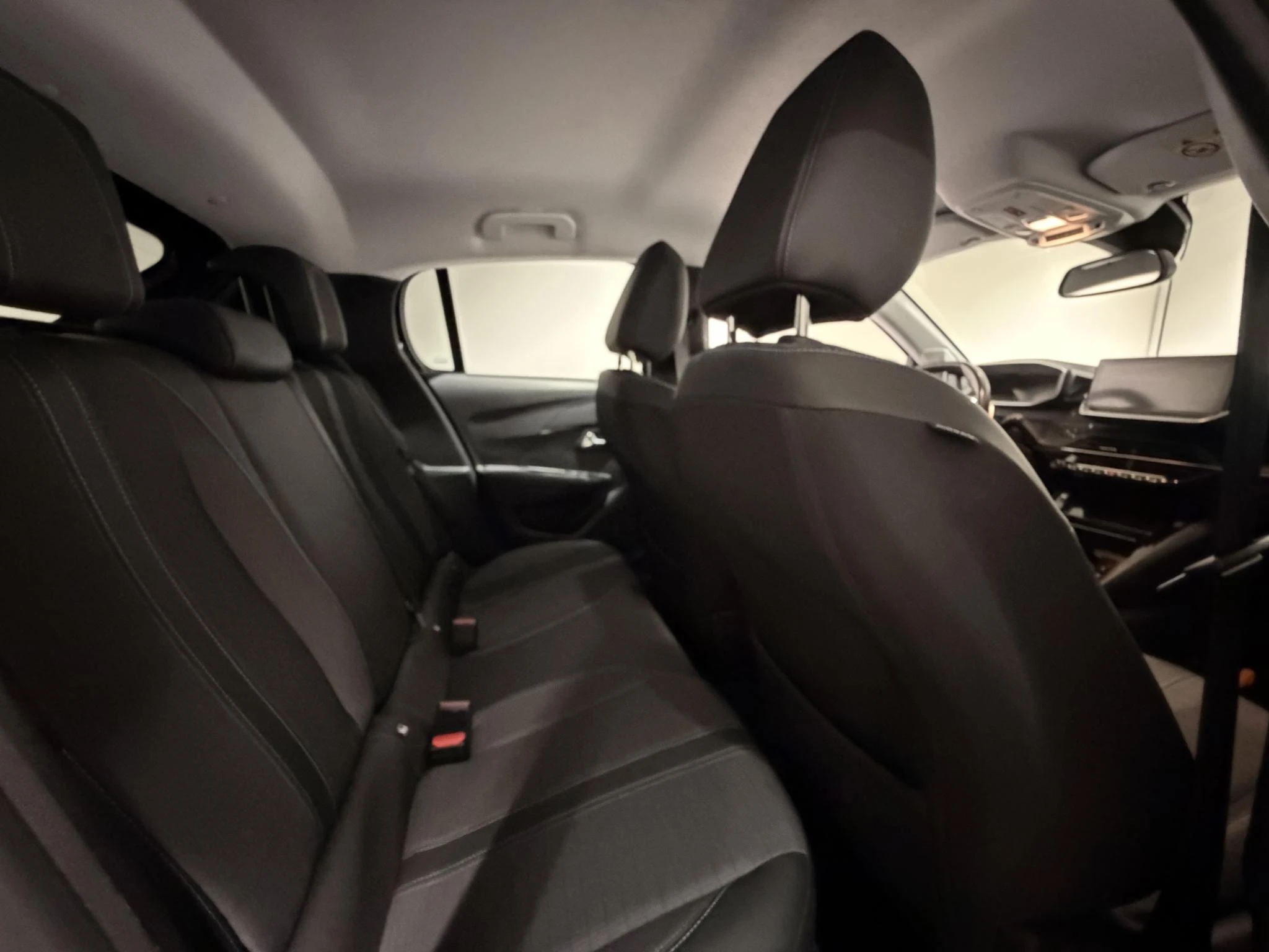 Peugeot-208-image-18