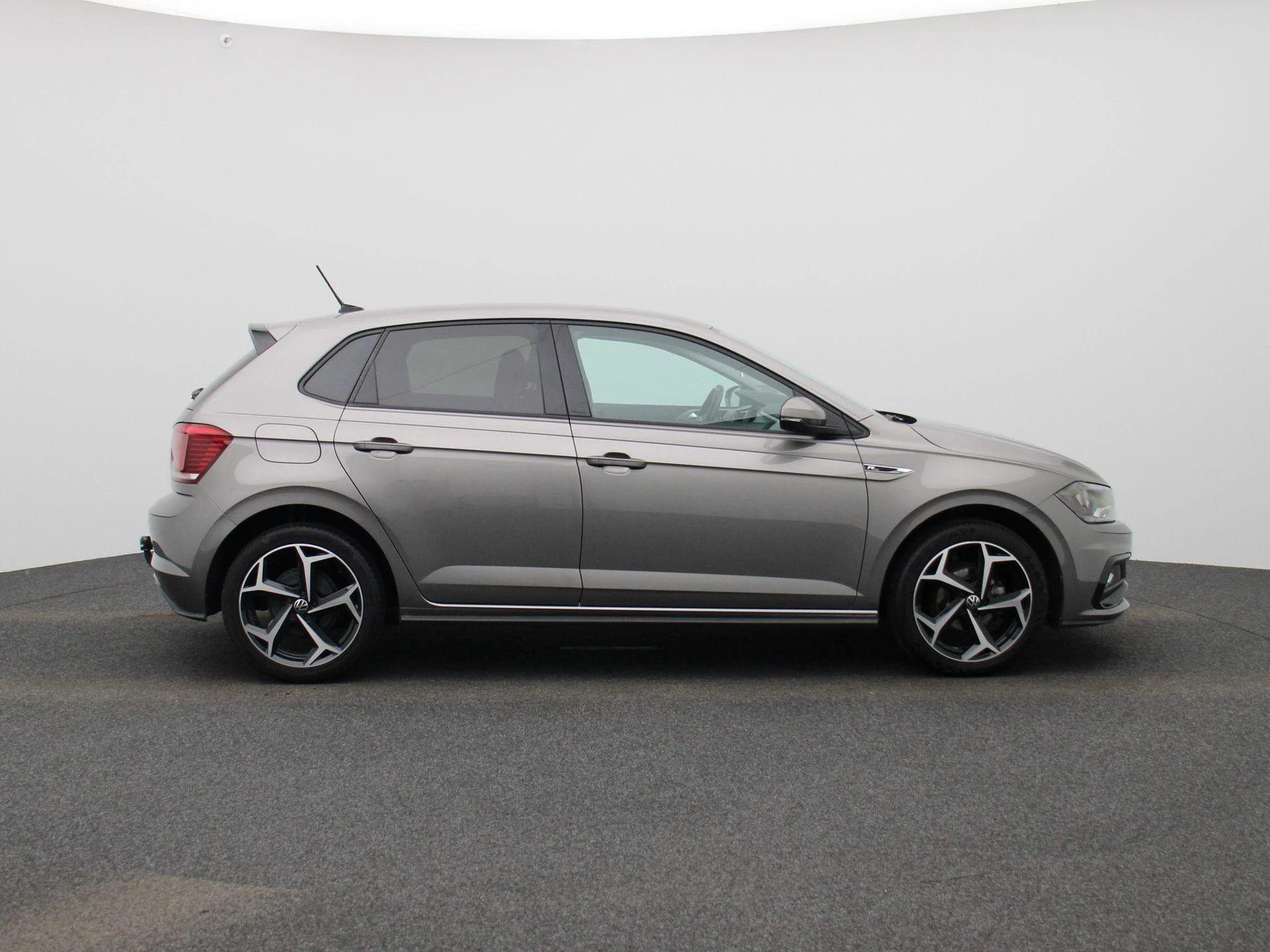 Volkswagen-Polo-image-5