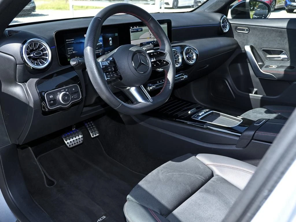 Mercedes-Benz-A-Klasse 250-image-8