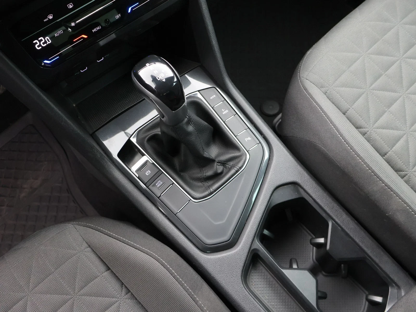 Volkswagen-Tiguan-image-14