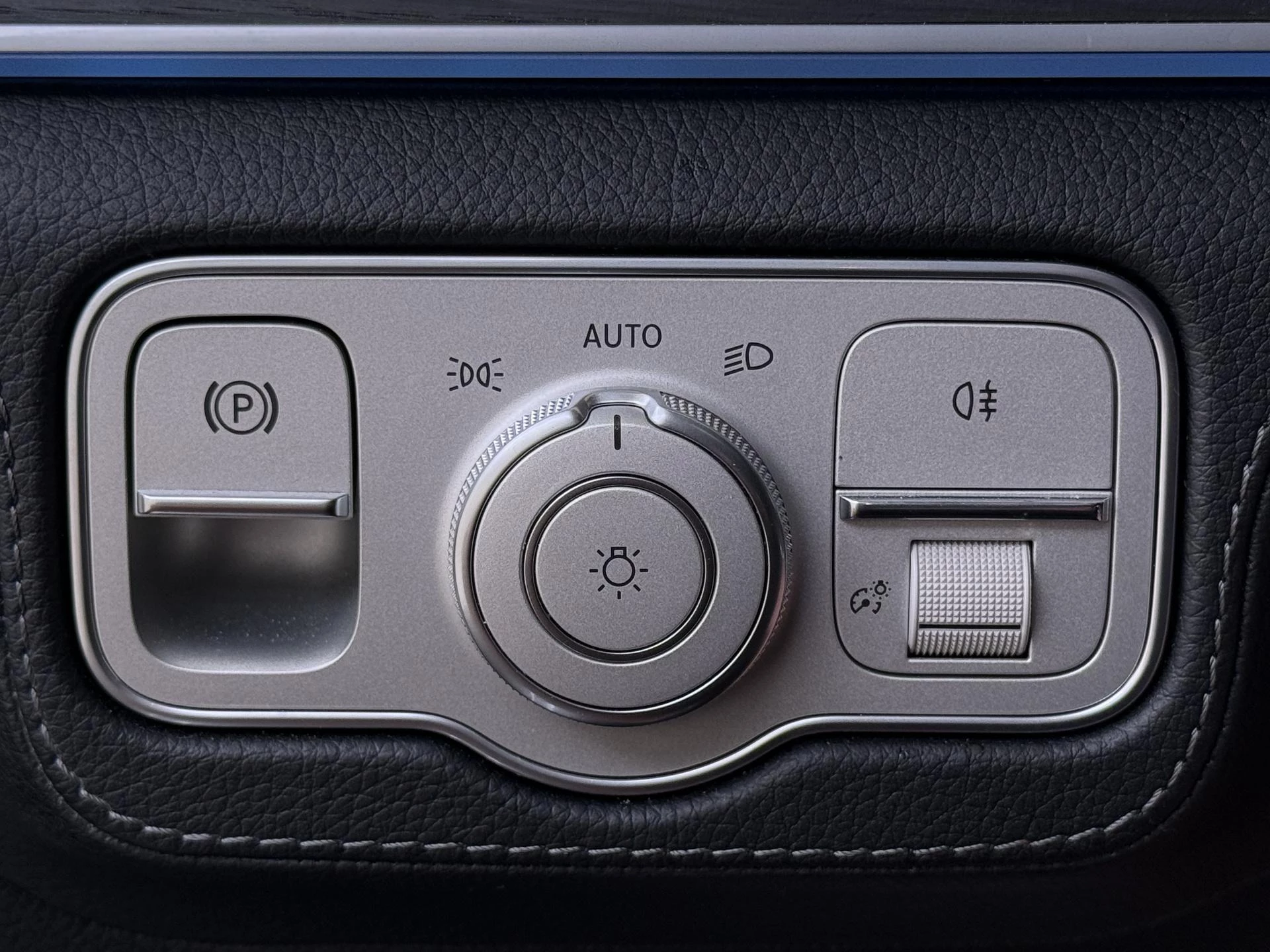 Mercedes-Benz-GLE-image-27