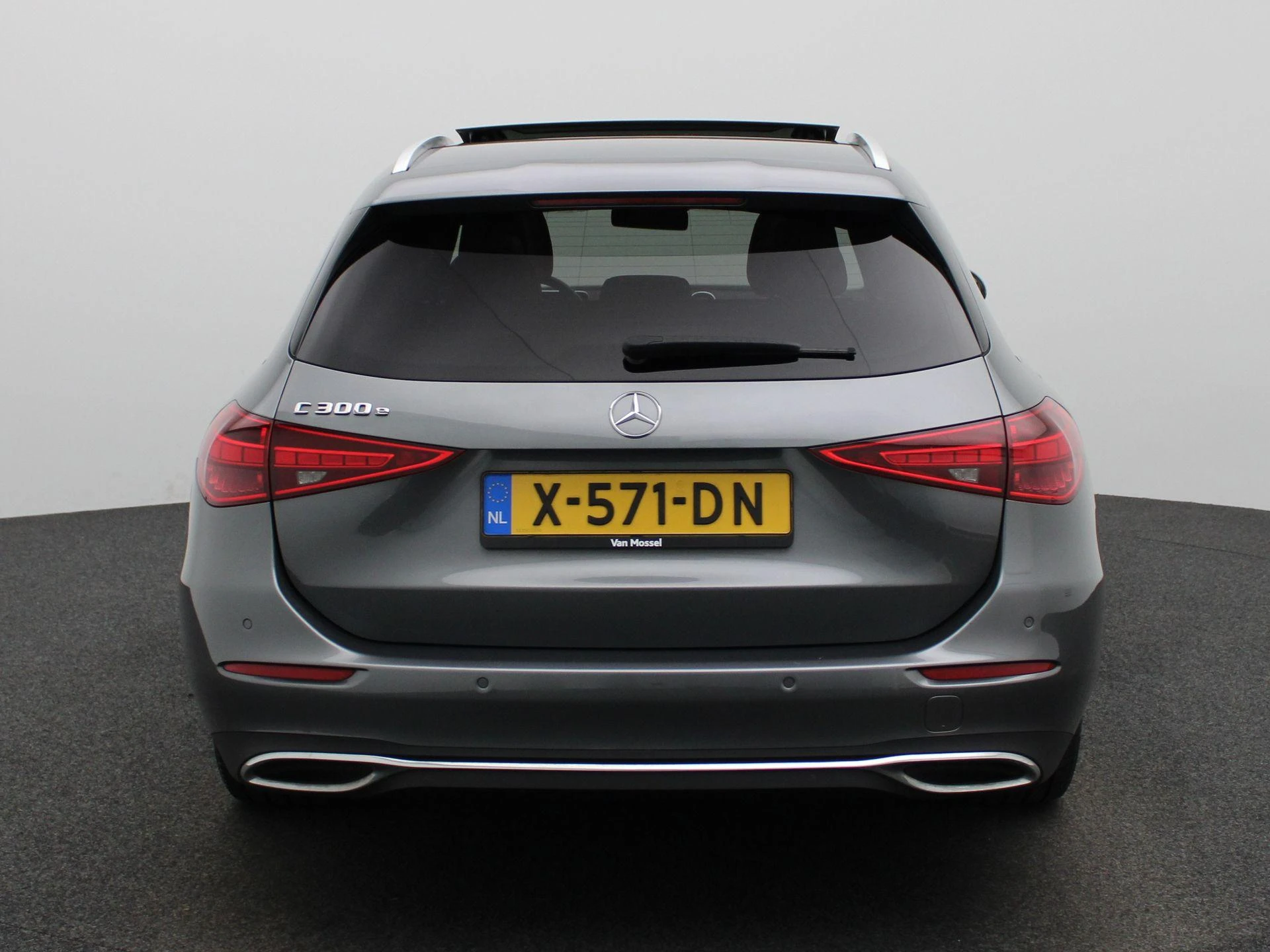Mercedes-Benz-C-Klasse-image-5