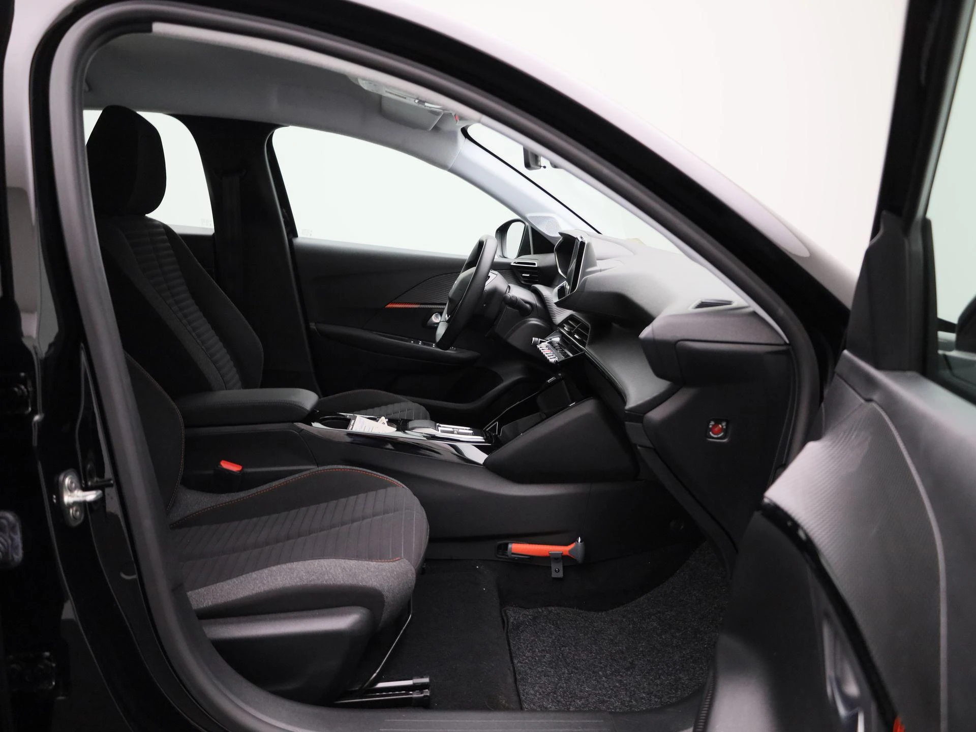 Peugeot-e-208-image-34