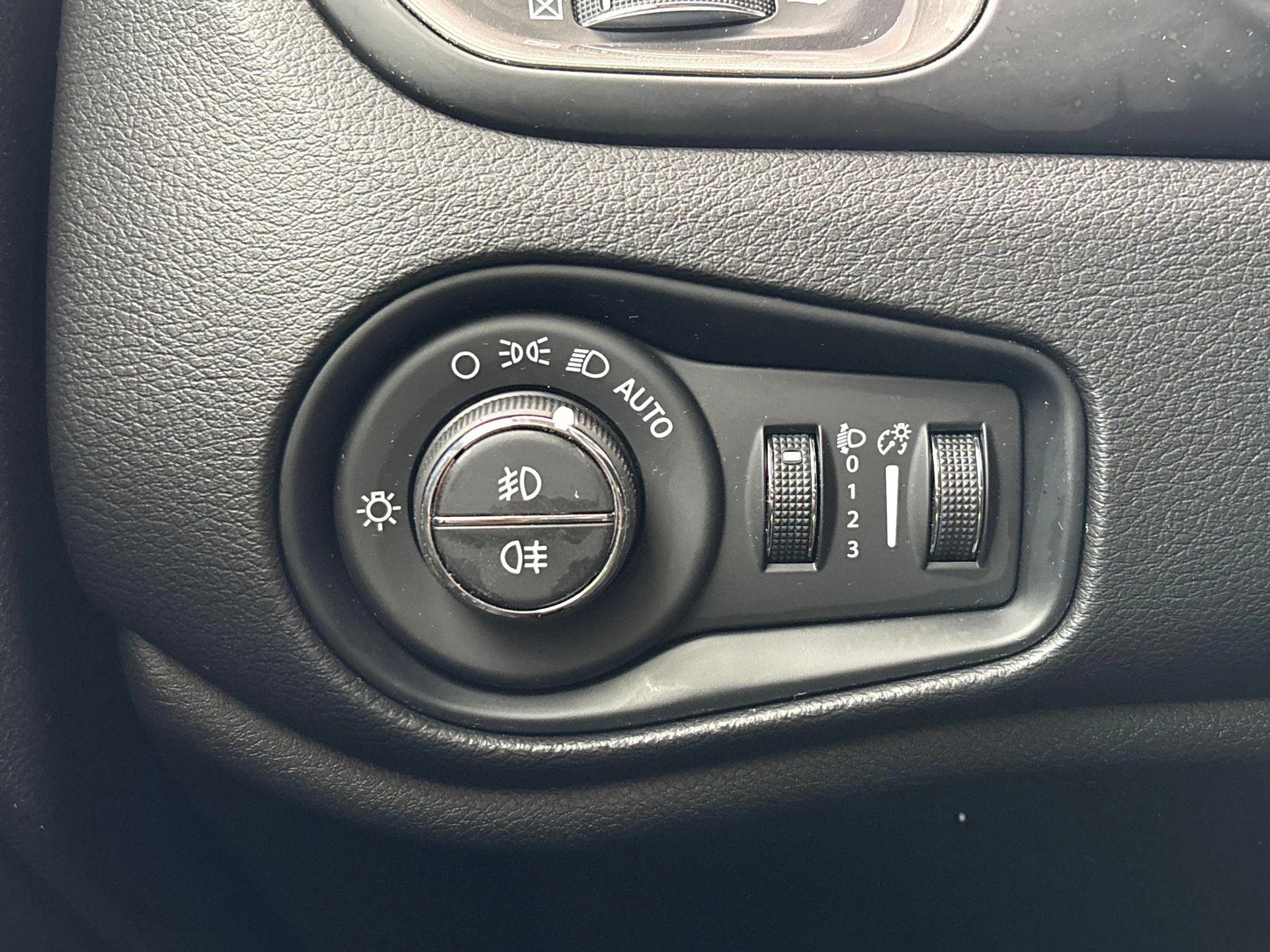 Jeep-Renegade-image-20