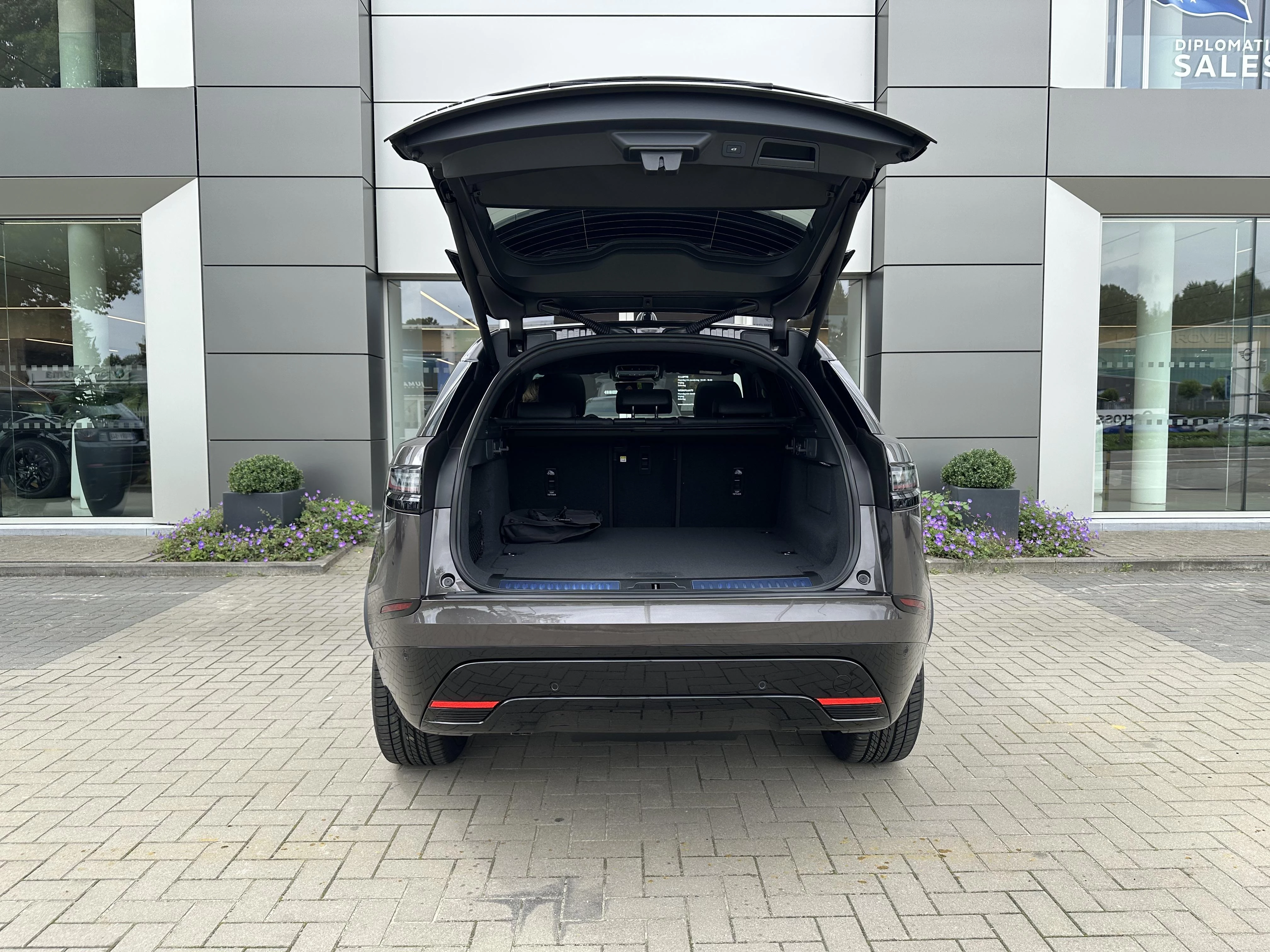 Land Rover-Range Rover Velar-image-6